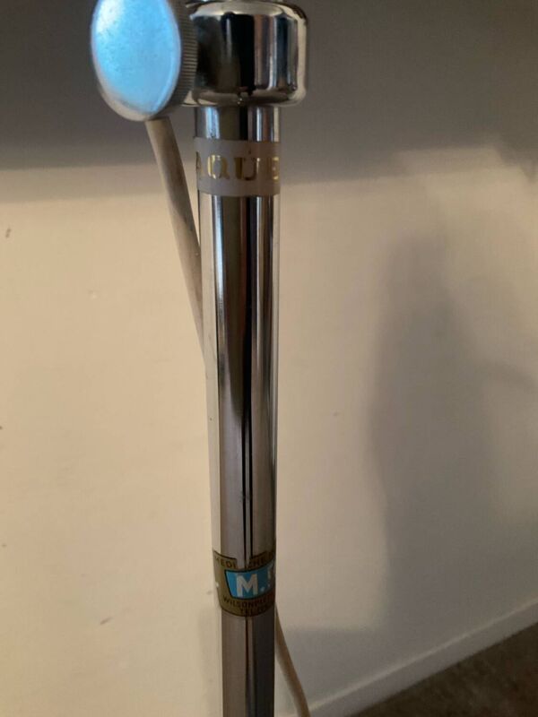 Lampadaire médical ou d’atelier des années 50-60 en métal chromé