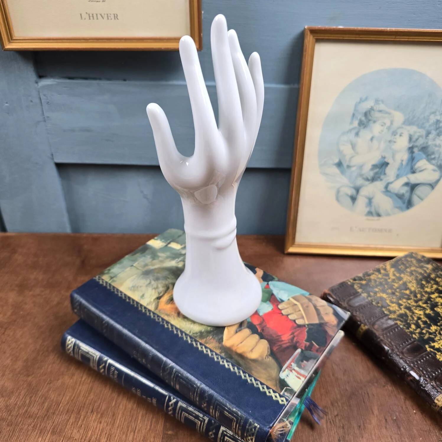 Main Baguier / Soliflore en porcelaine blanche