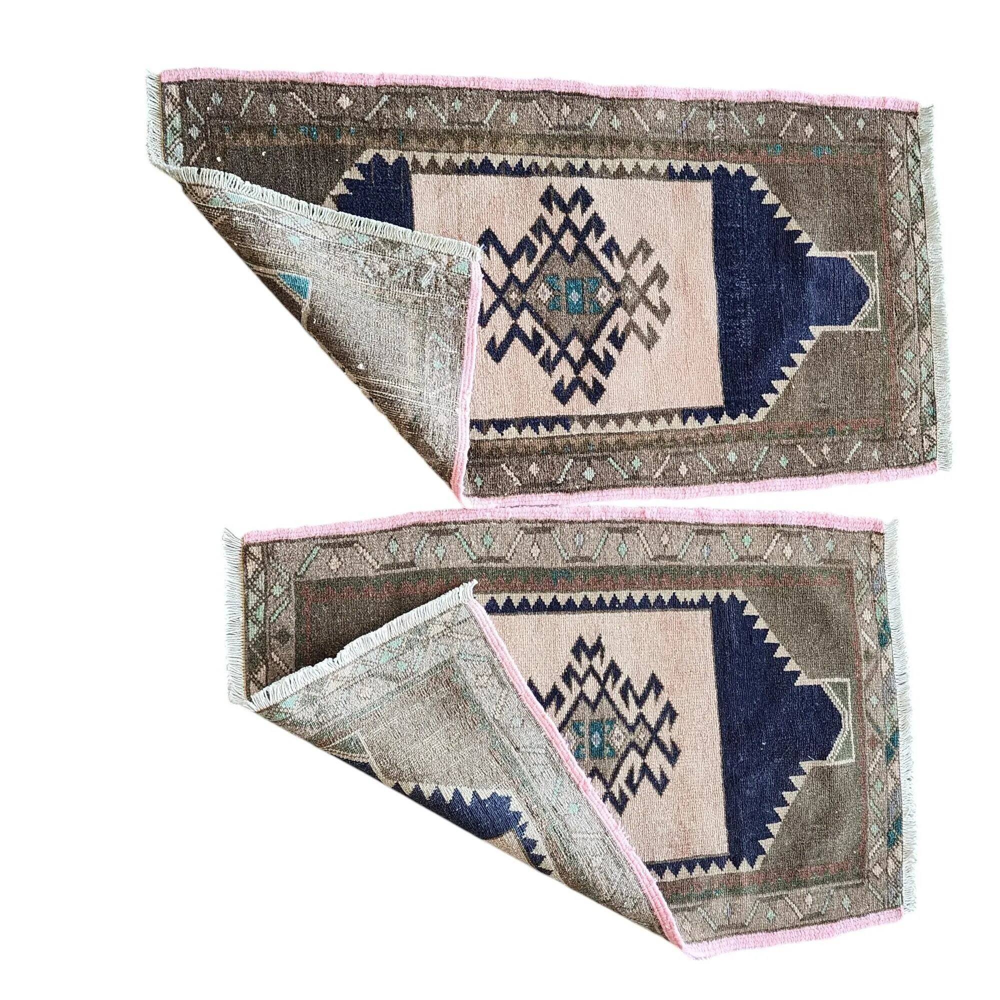 Vintage Turkish hallway rug 53x1 cm