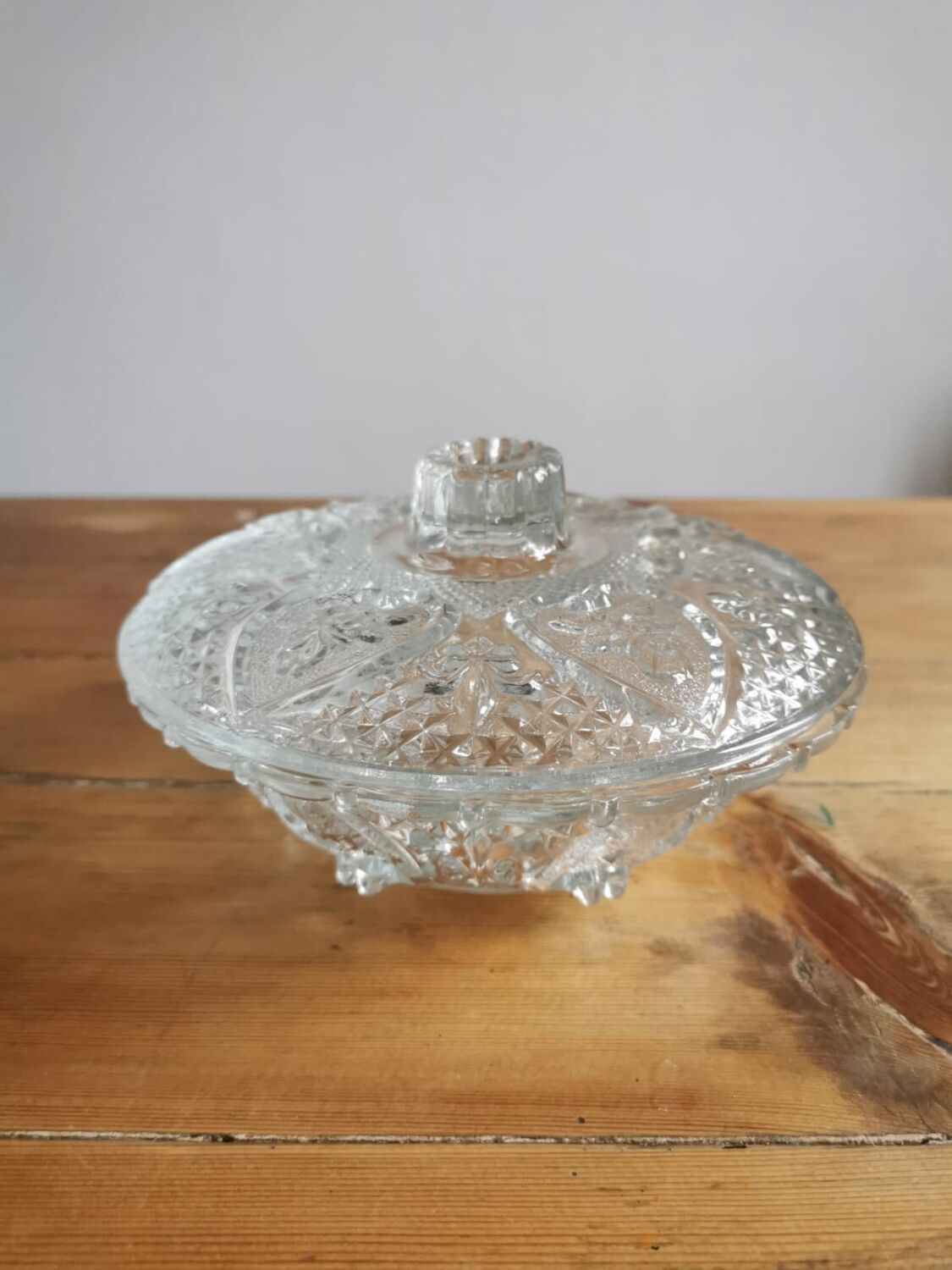 Chiseled glass candy box