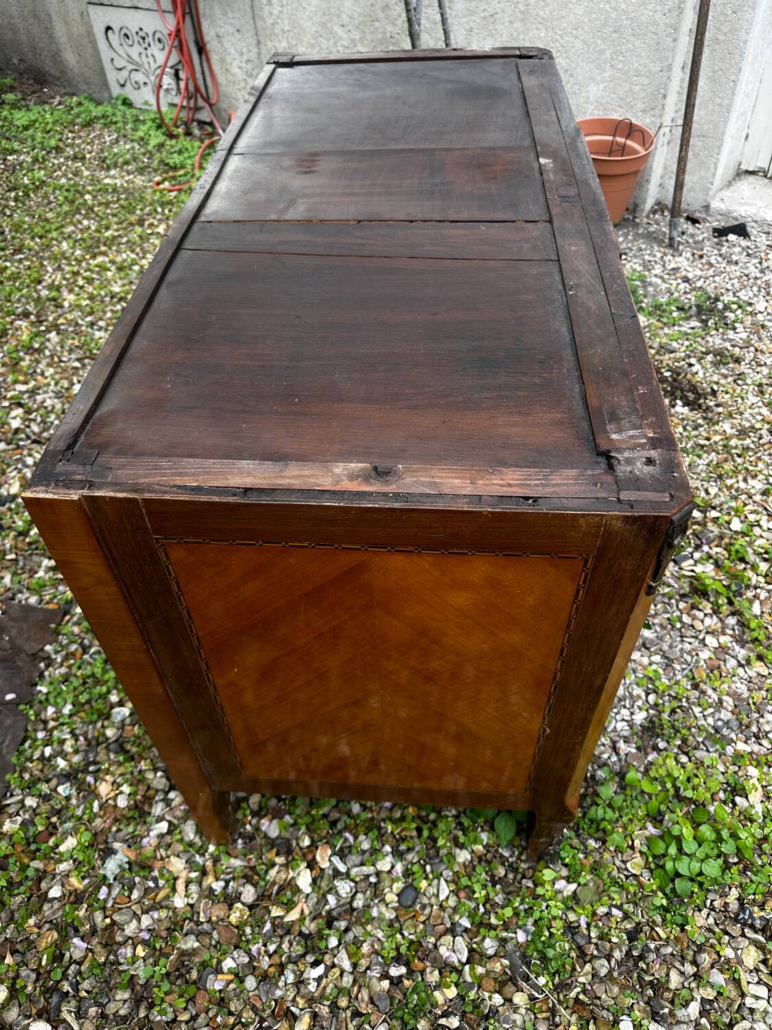 Transitional Louis XV - Louis XVI commode from the 19th century.