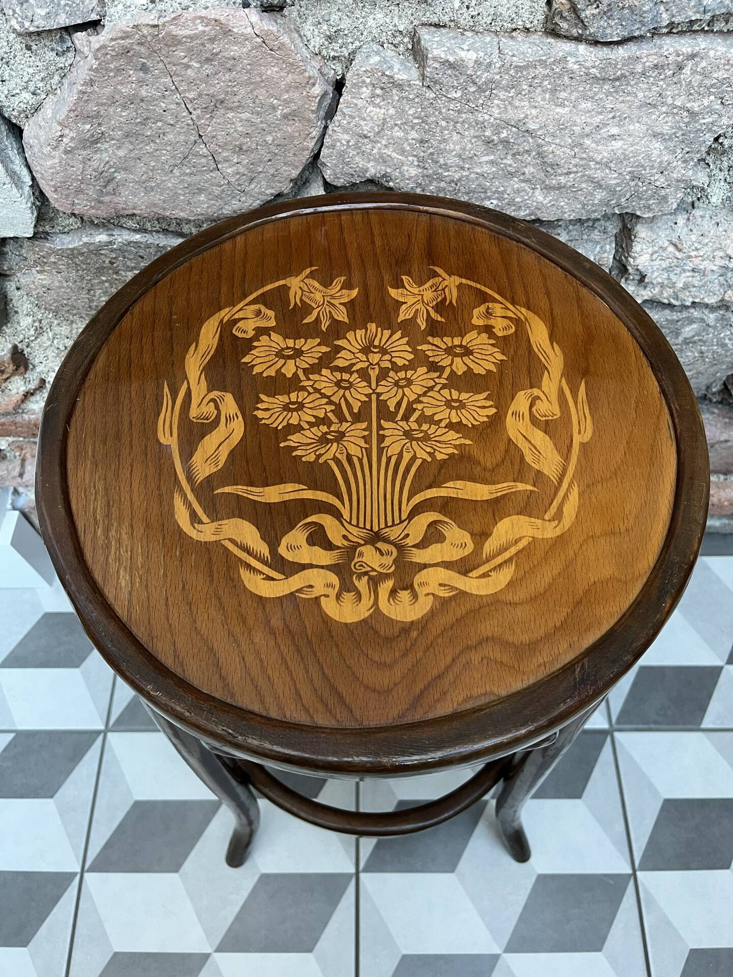 Tabouret haut de bar 1900 bois courbé« Marguerites »