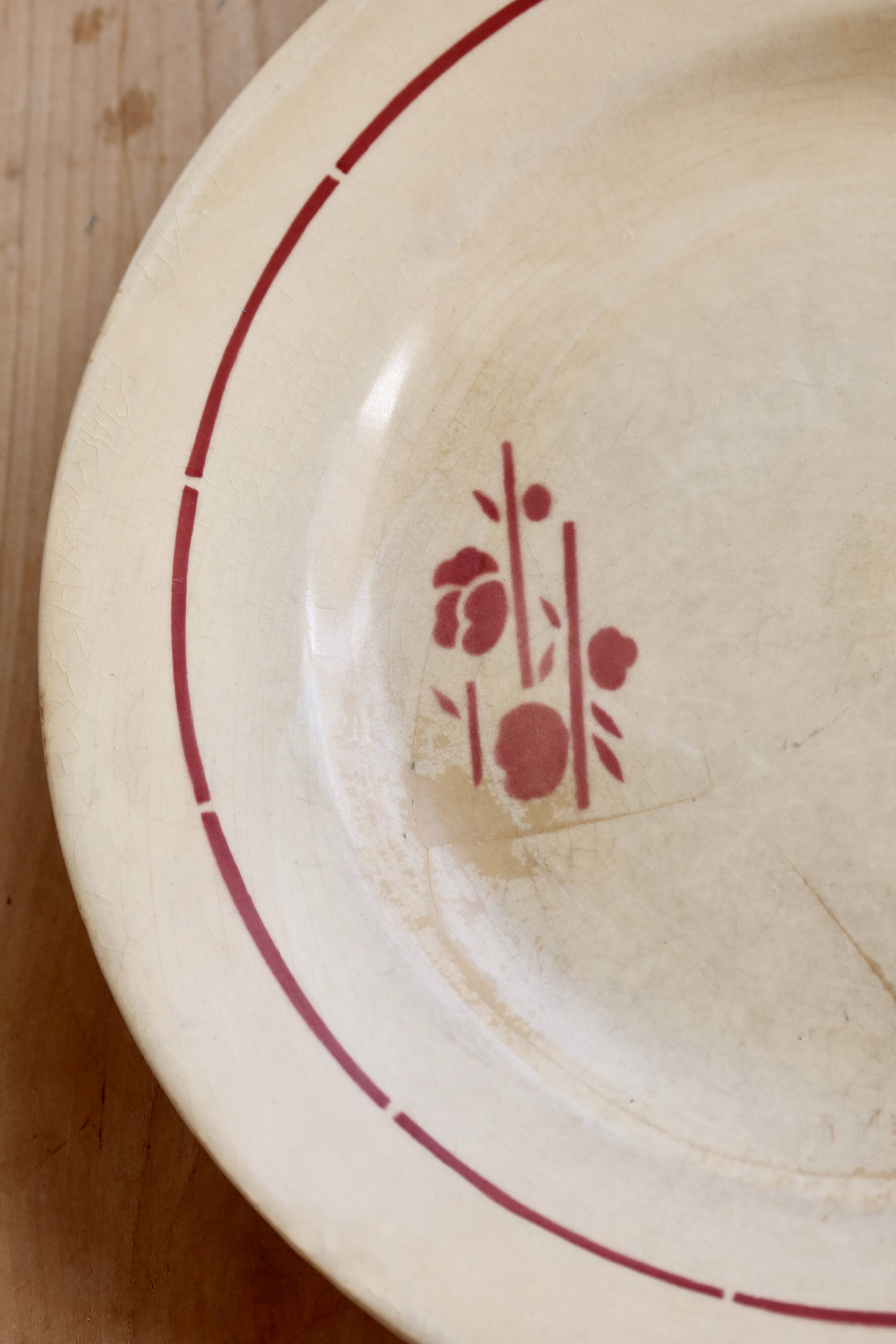 Assiette plate vintage terre de fer Saint-Amand modèle 211