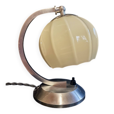 Lampe de chevet Art déco en opaline etlaiton nickelé, années 30