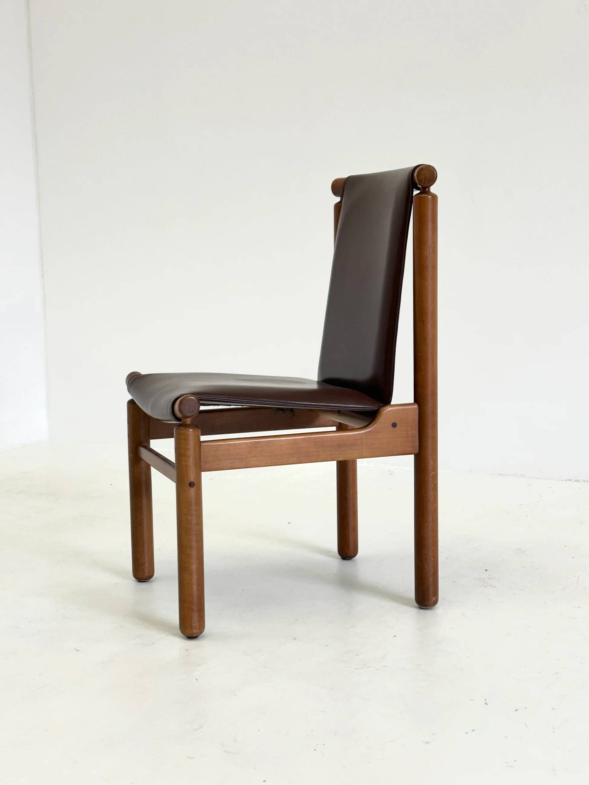 Set of Tapiovaara dining chairs by La Permanente Cantù