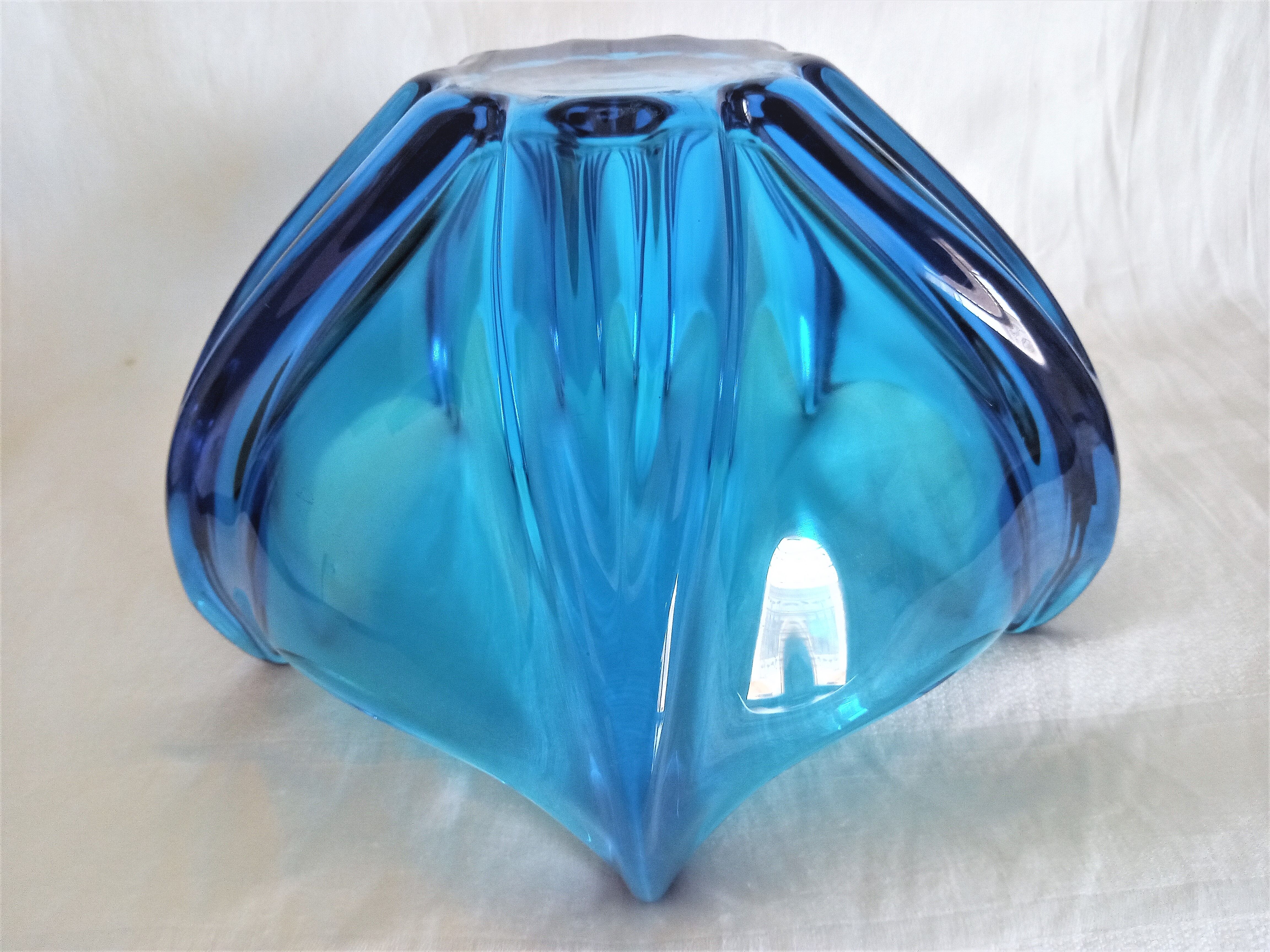 Art Deco vase in electric blue crystal