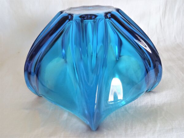 Vase Art Déco en cristal de couleur bleu électrique