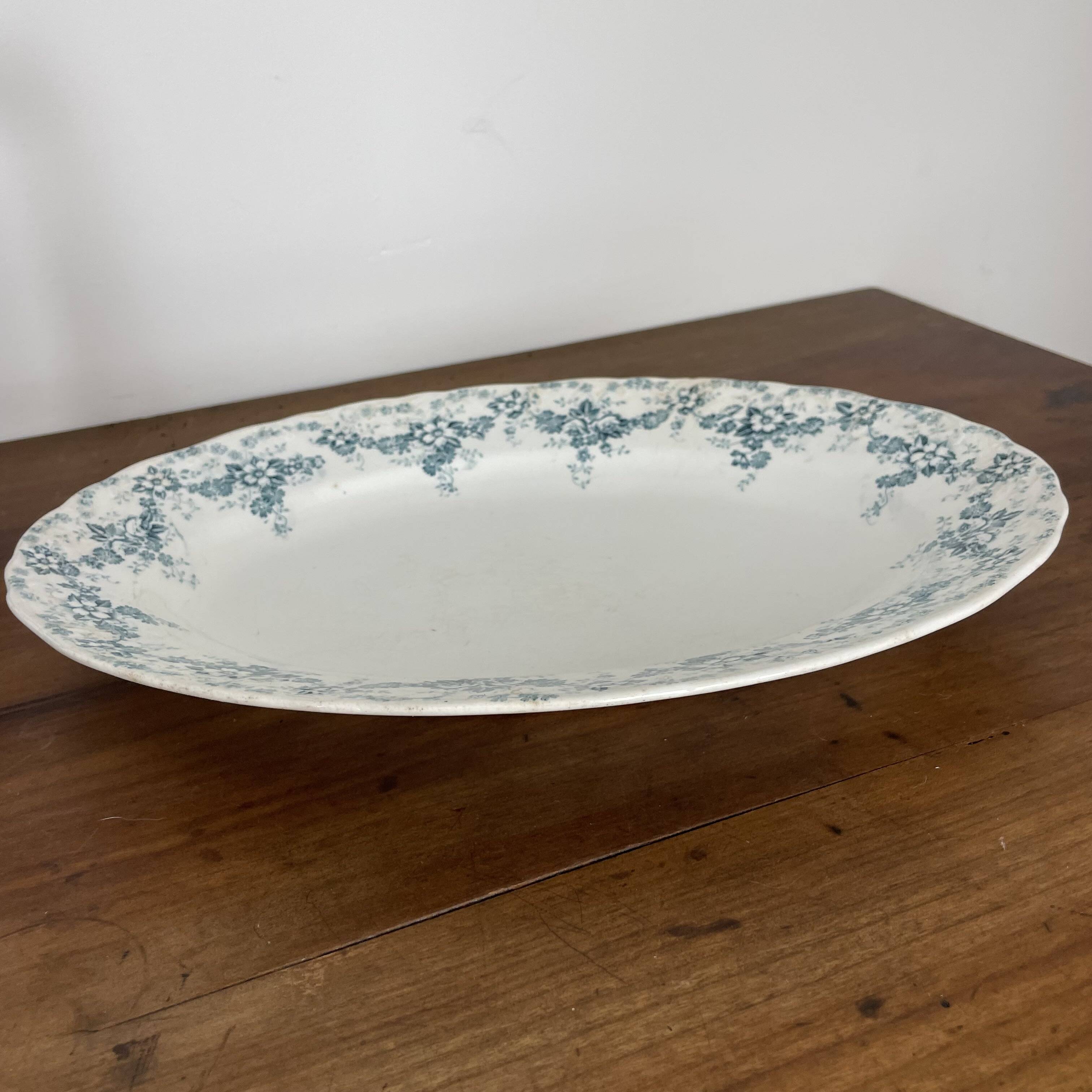 32 cm oval dish in Maastricht earthenware, Clara model