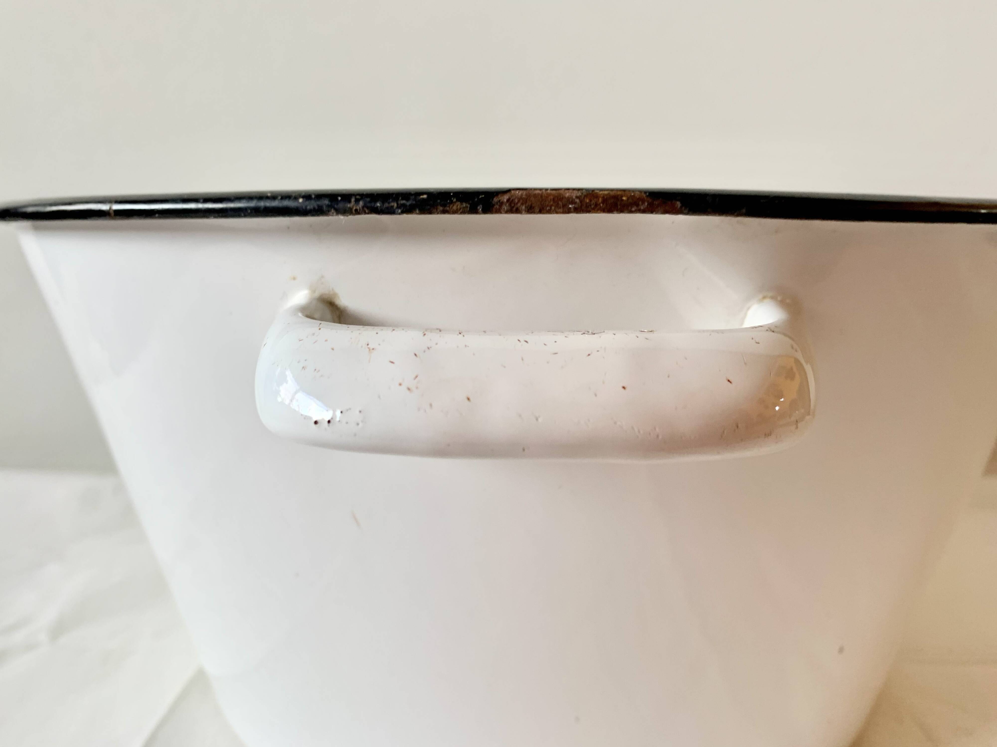 Large vintage basin in white enameled sheet metal