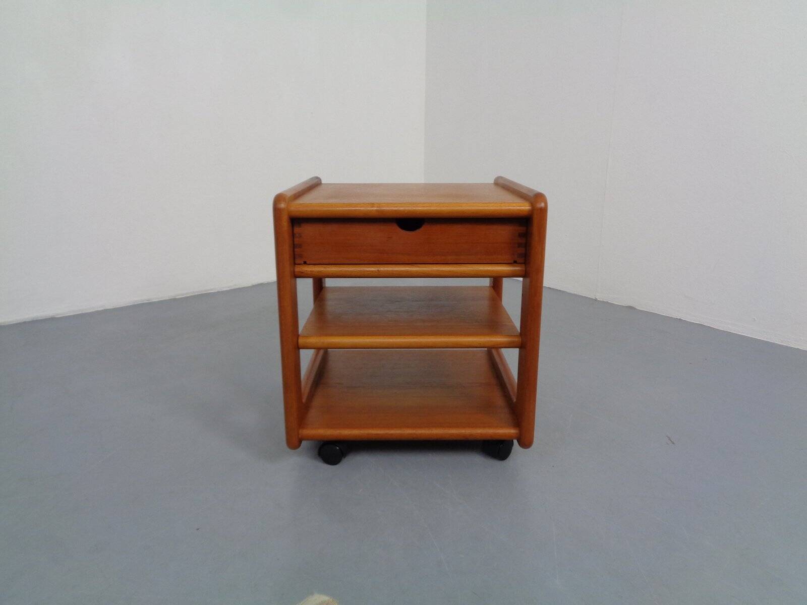 Small rollable teak chest of drawers from Dyrlund, Denmark, 1970s.