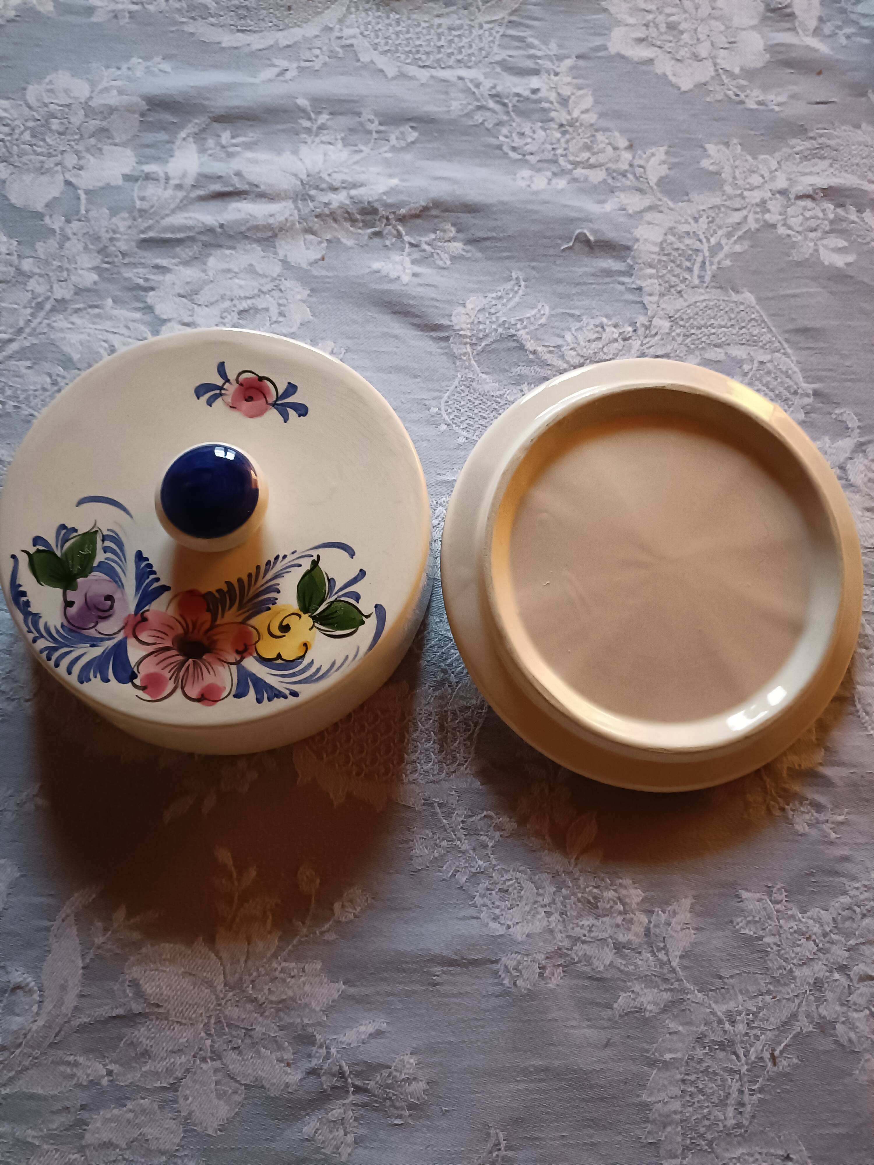 Butter dish with hand-painted decoration