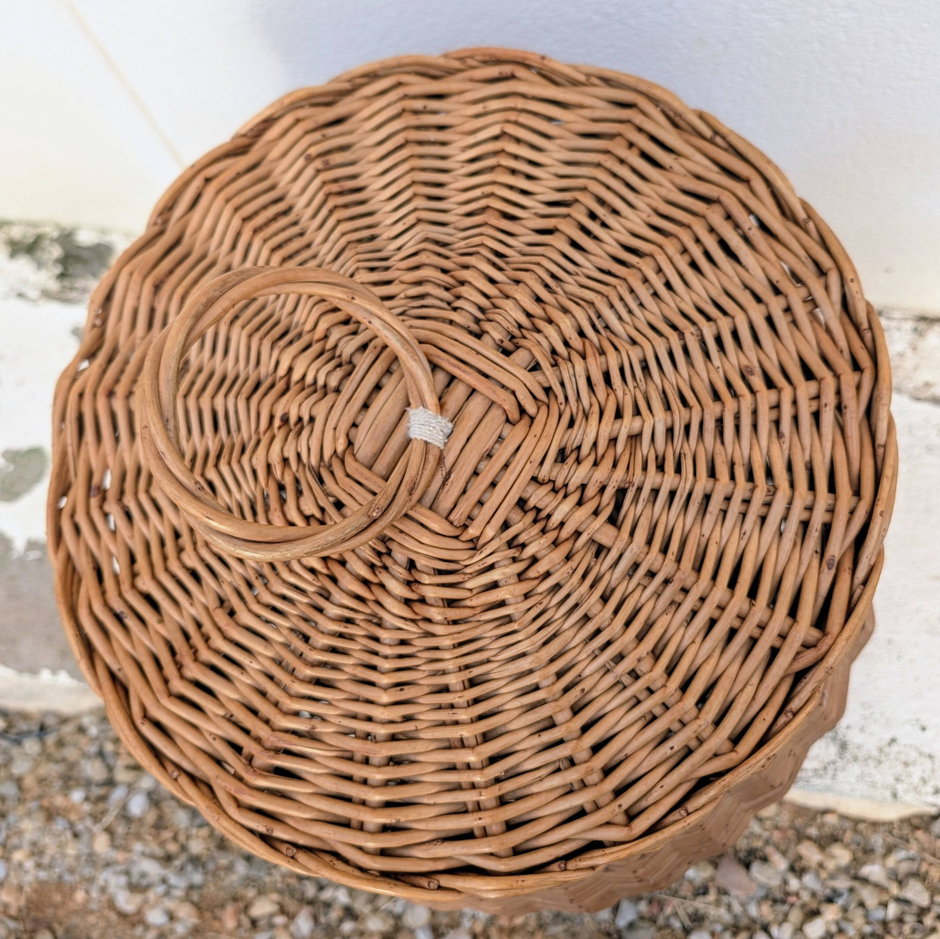 Panier en osier ventre bombé avec couvercle