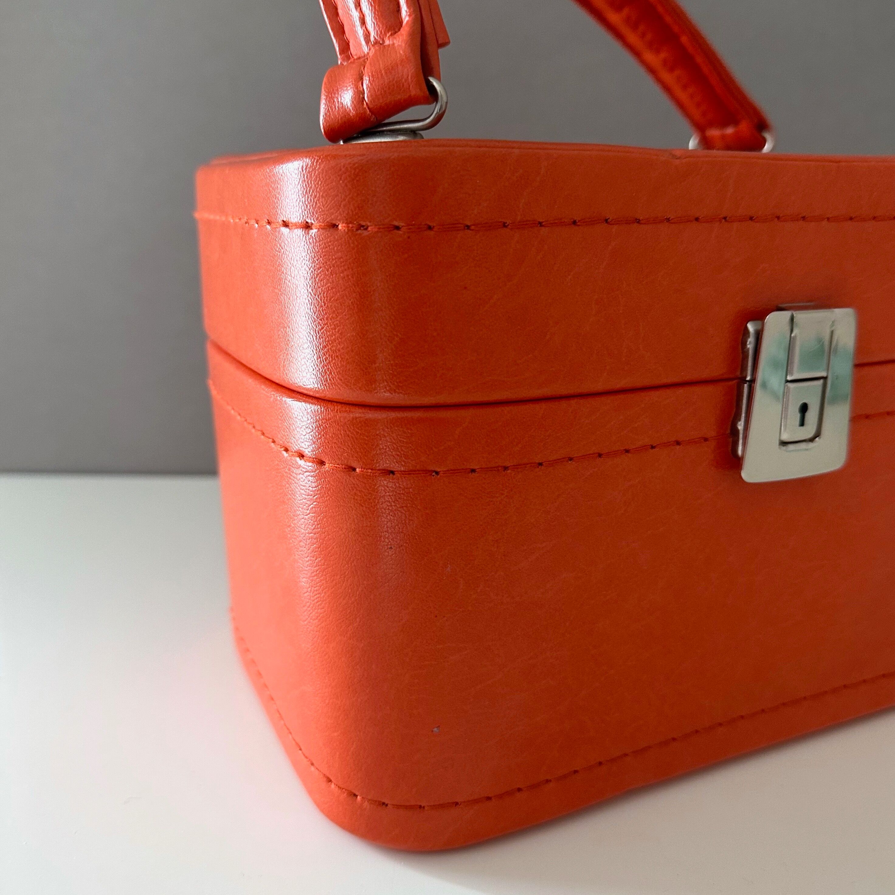 Vintage beauty case orange, 70's