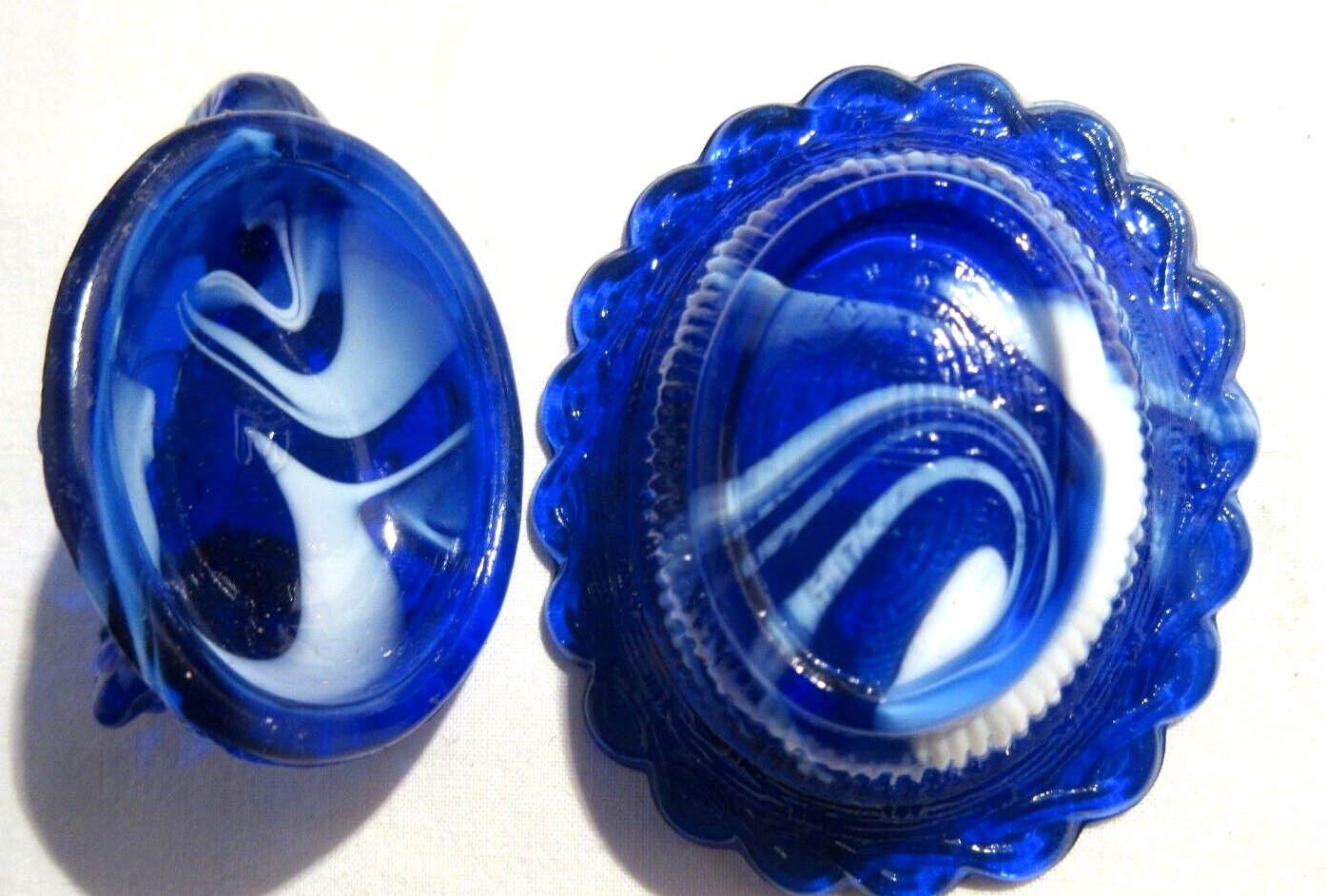 Box slurry hen on her nest, cobalt blue opaline salt shaker, vallérysthal