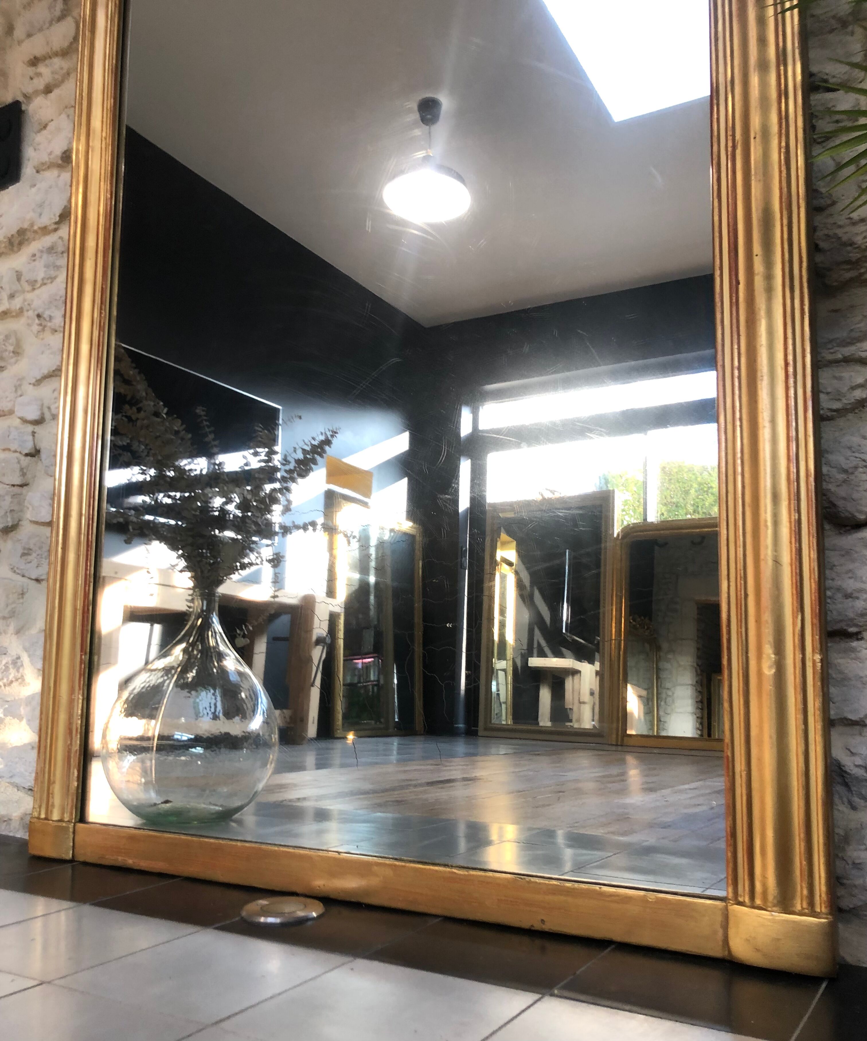 Mirror period 19th gilded with gold leaf 158.5cm / 113cm mercury ice pricked, parquet on the back.