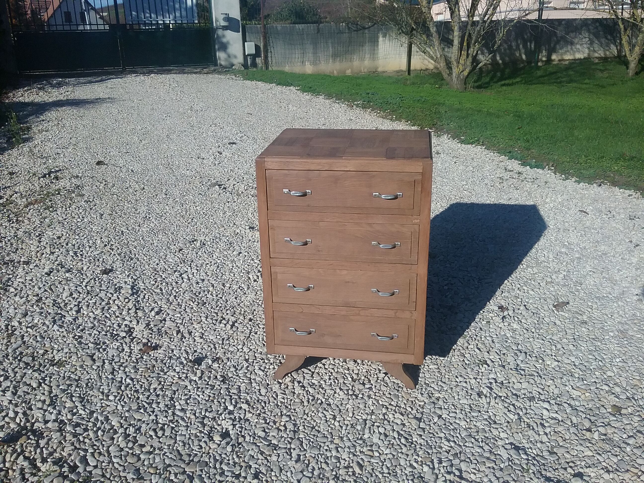 Chest of drawers