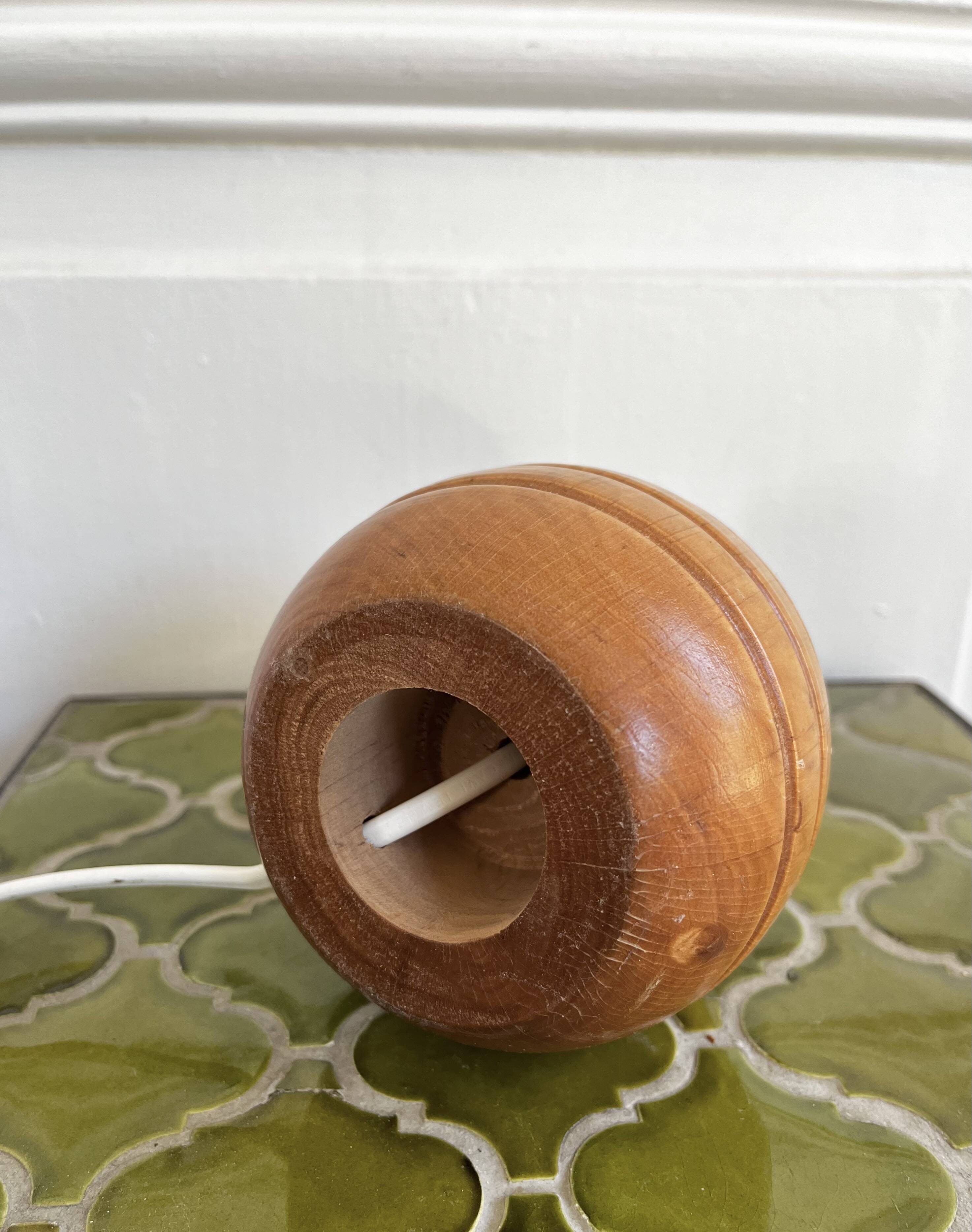 Lampe boule en bois vintage