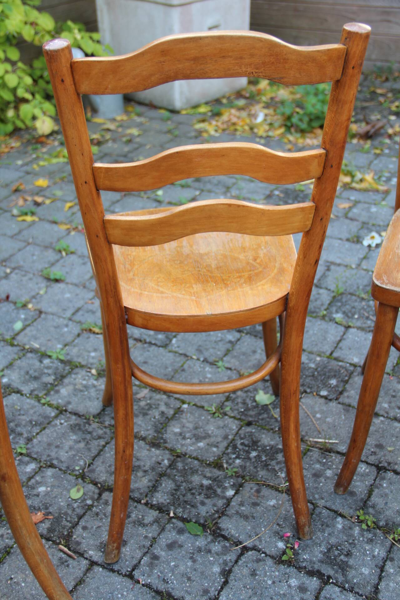 4 chaises bistro aux assises sérigraphiées