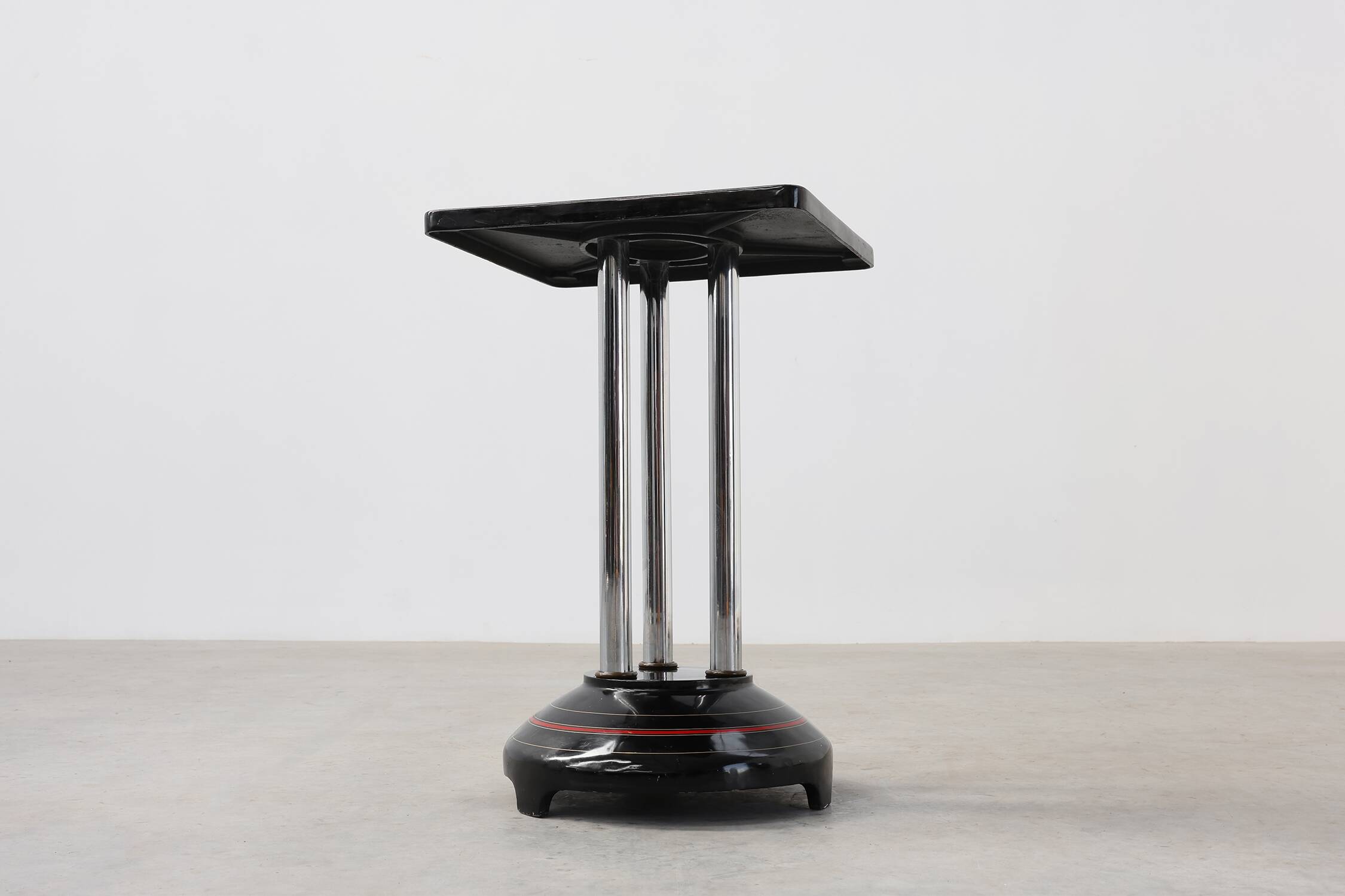 Art Deco pedestal table with black lacquered base, France 1920s