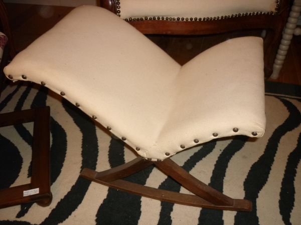 Fauteuil et son repose pied