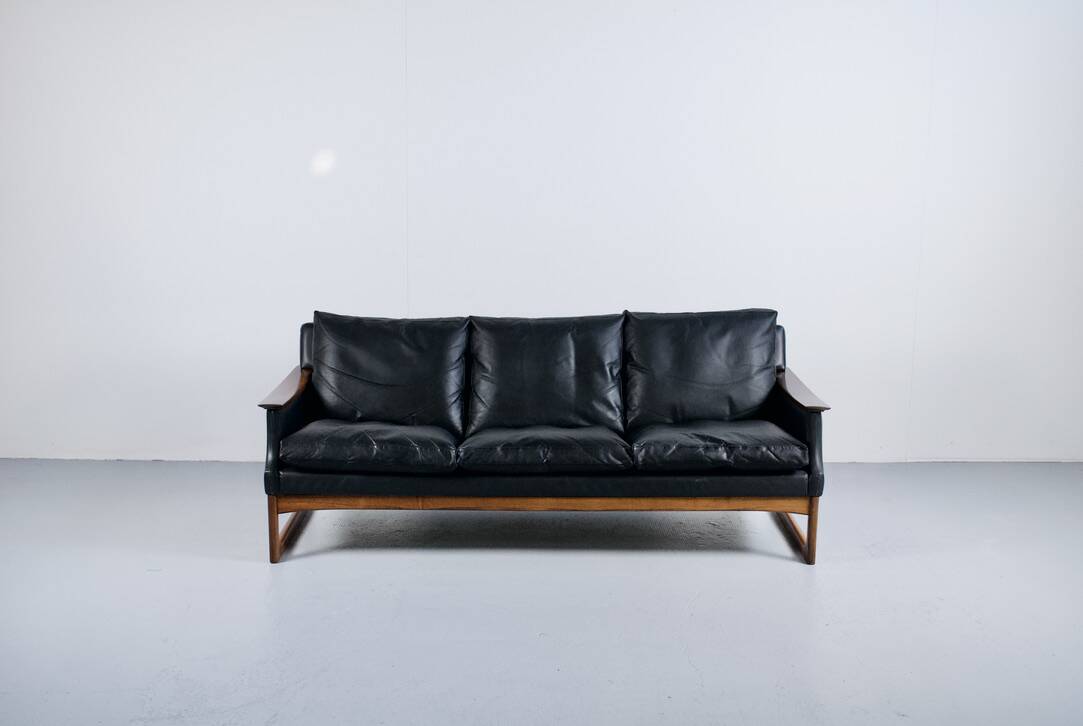 Scandinavian 3-seater sofa in leather and rosewood from the 60s