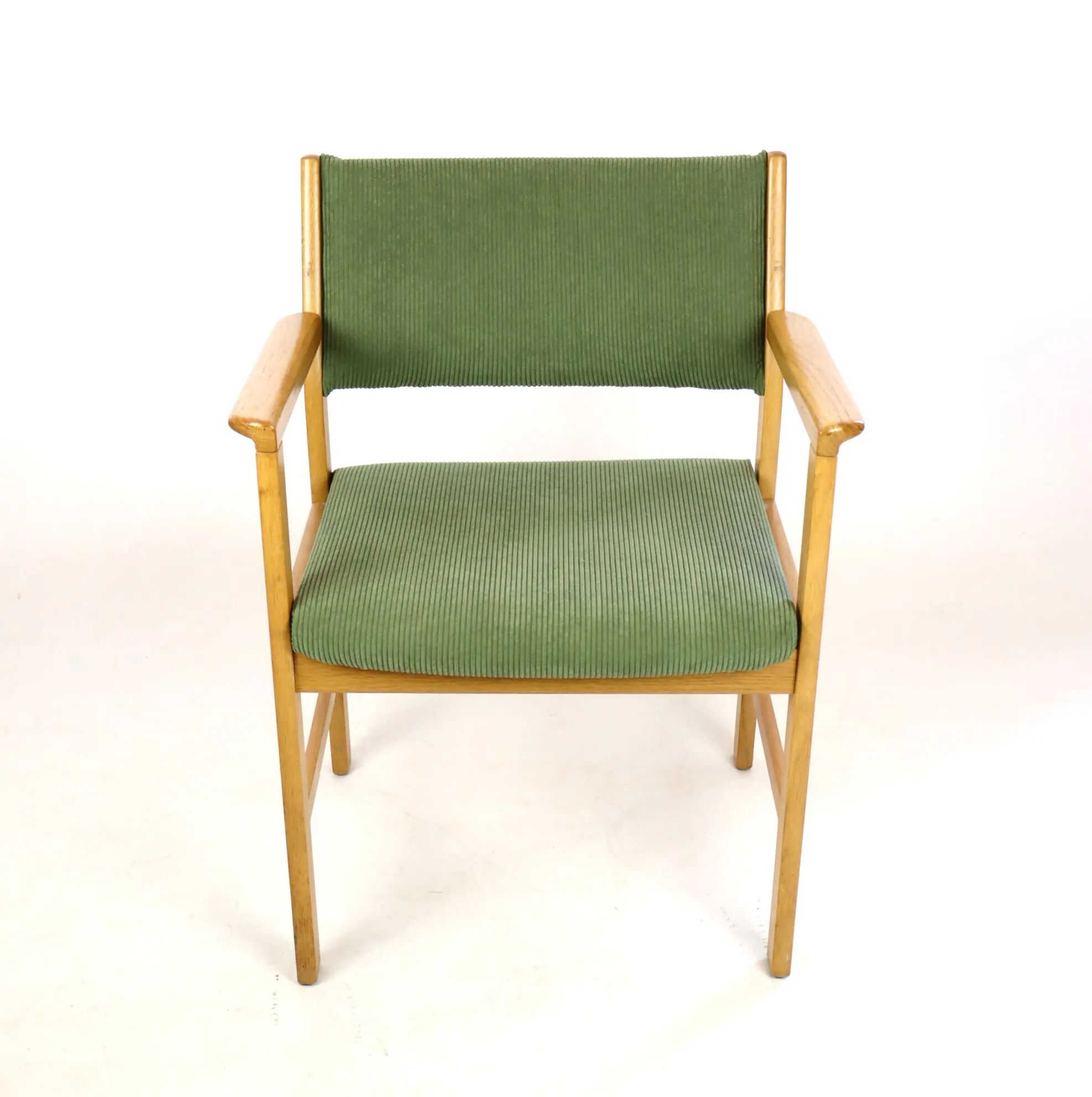 Fauteuil en chêne et velours années 60