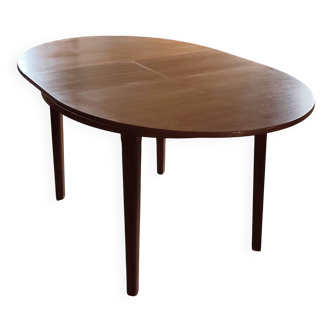 Scandinavian oval teak table with integrated extensions, 1960s, as good as new.