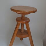 Adjustable screw stool