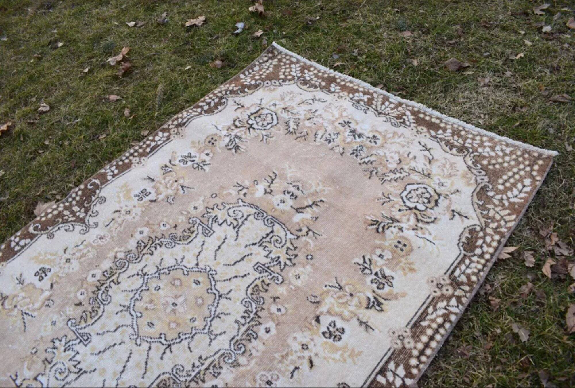 Vintage handmade Turkish rug 117x204 cm