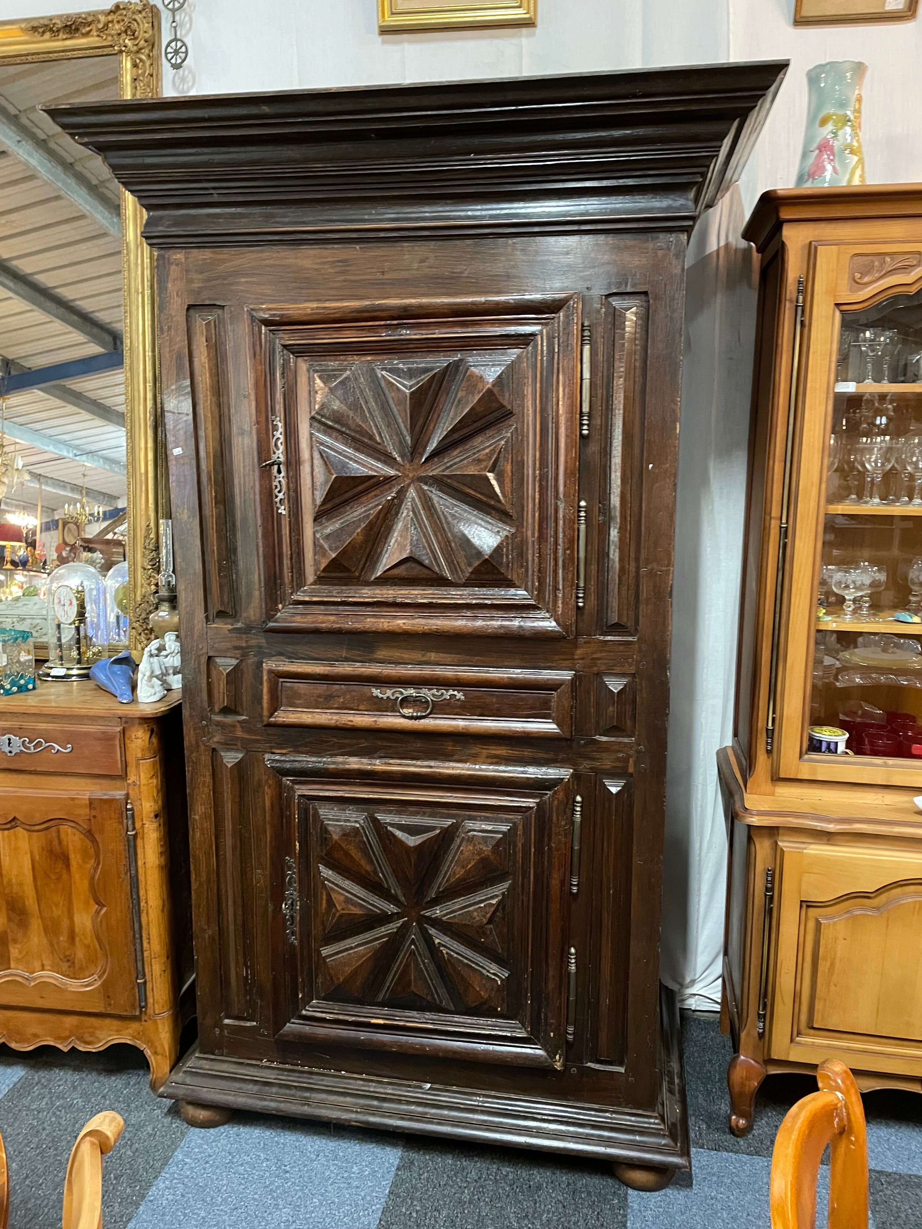 Man standing Louis XIII diamond point