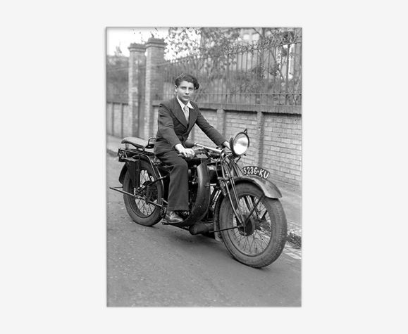 Moto jeune homme 1920