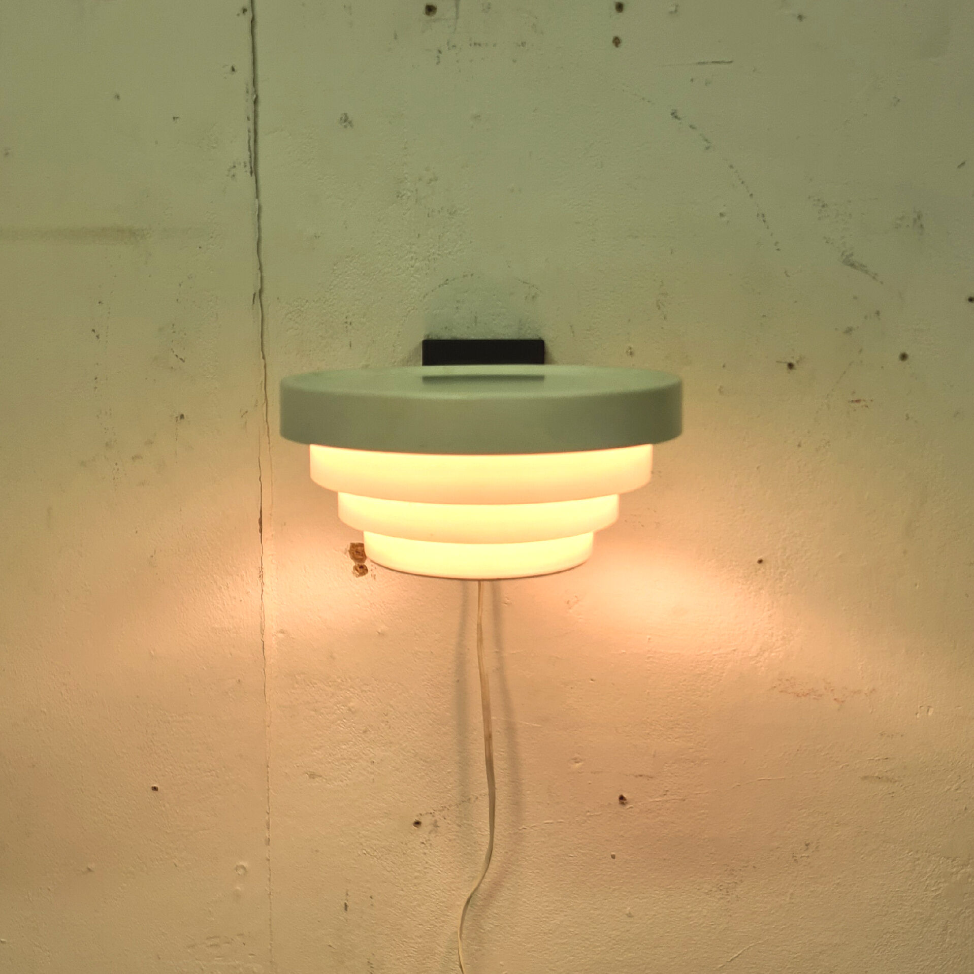 Minimalist wall lamp by Raak, Netherlands 1950s