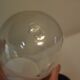 Support en bois avec globe en verre