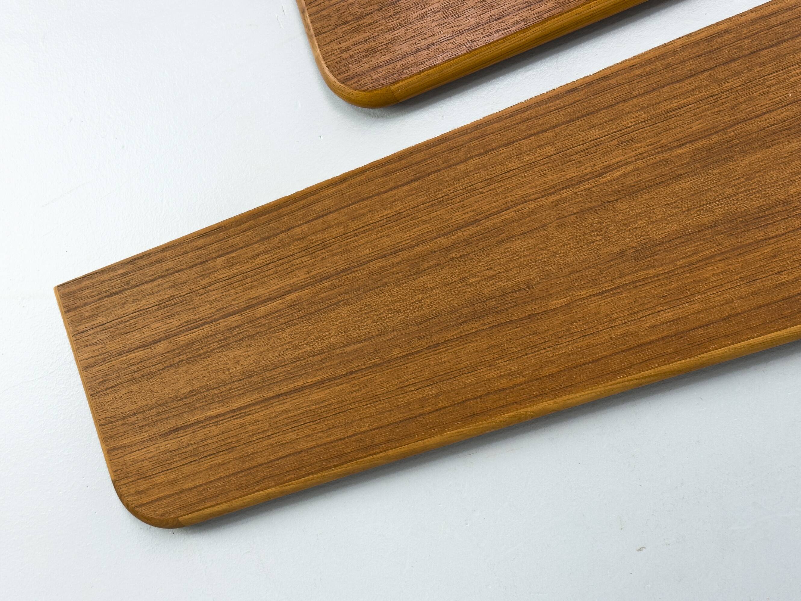 Ensemble de 2 étagères murales en teck du milieu du siècle, années 1970