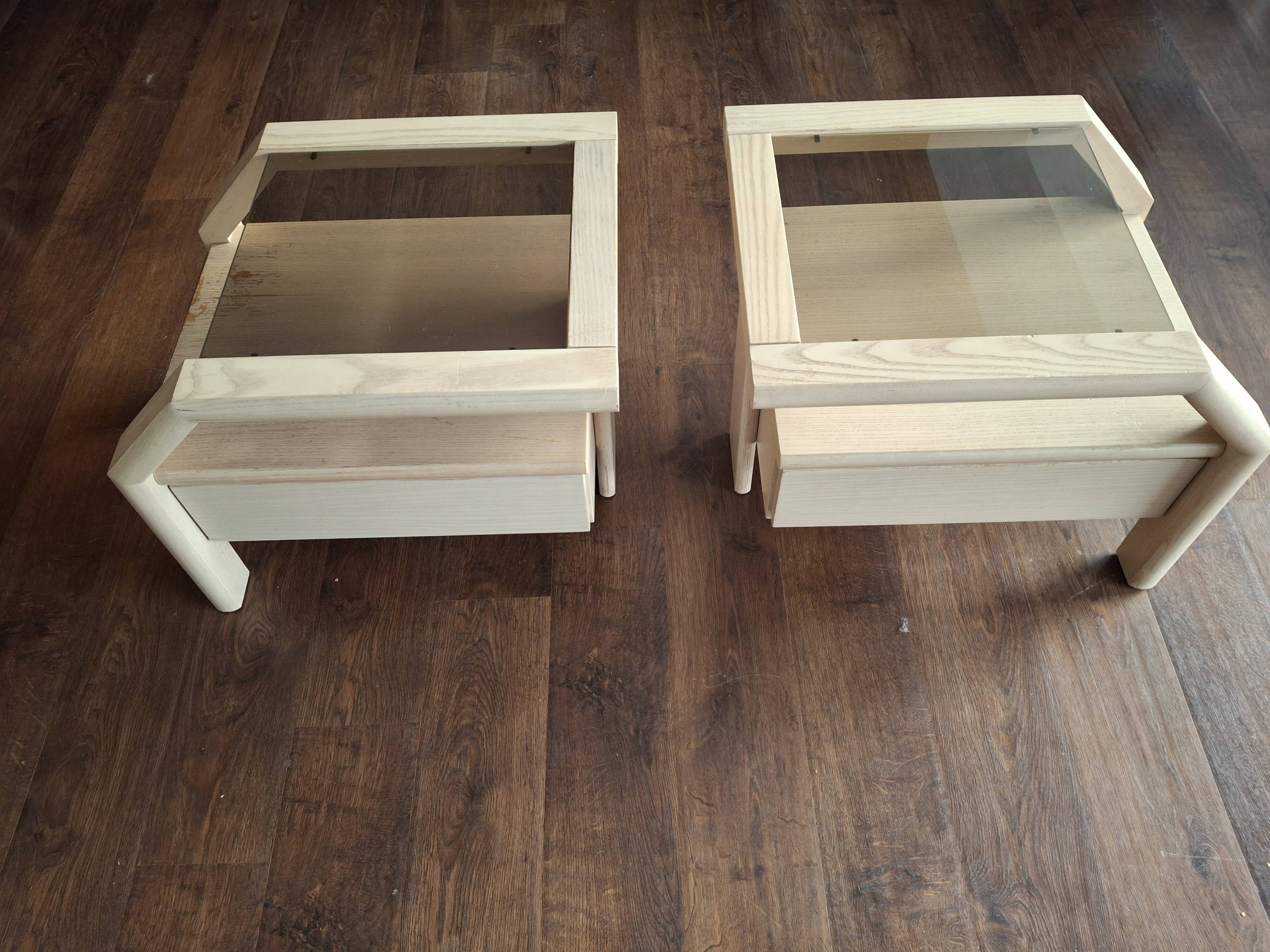 2 bedside tables with drawers