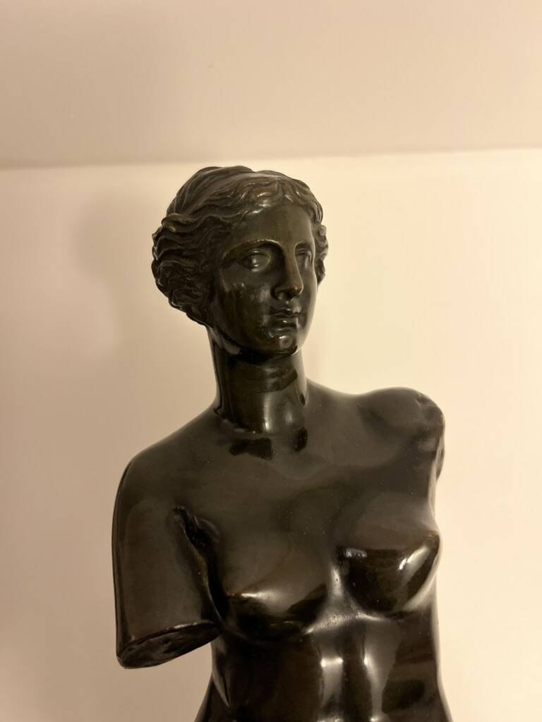 Bronze sculpture of the Venus de Milo by Delesalle