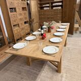 Table with integrated extensions