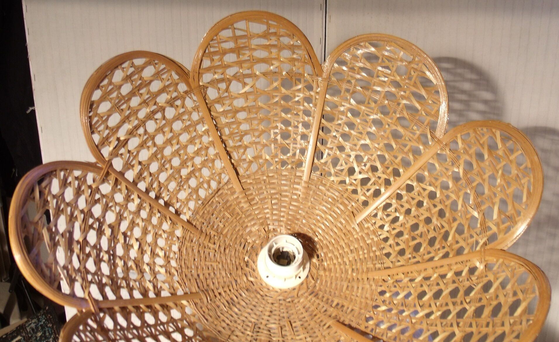 Suspension in wicker and rattan