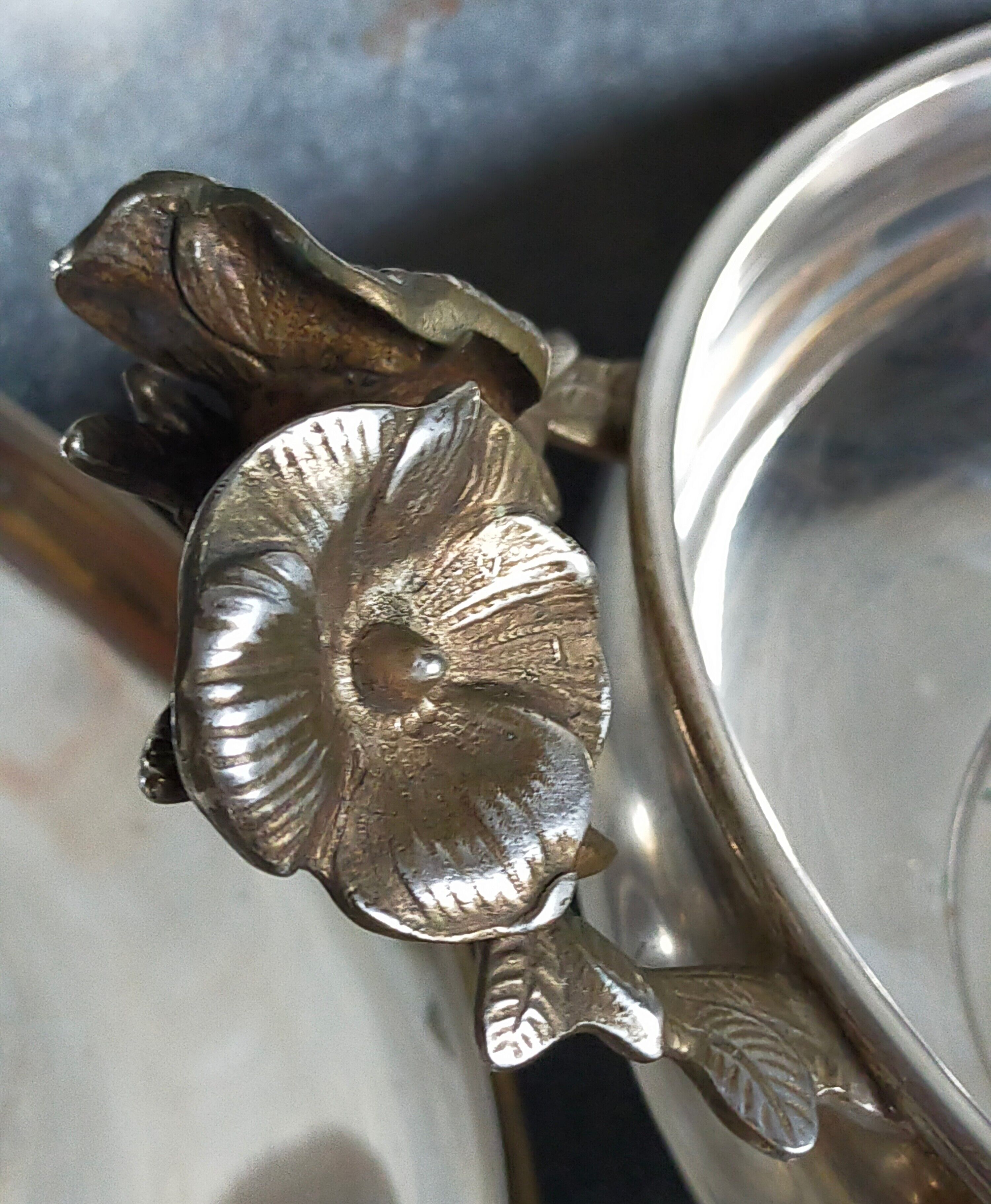 Alpaca silver metal serving dish with flowers