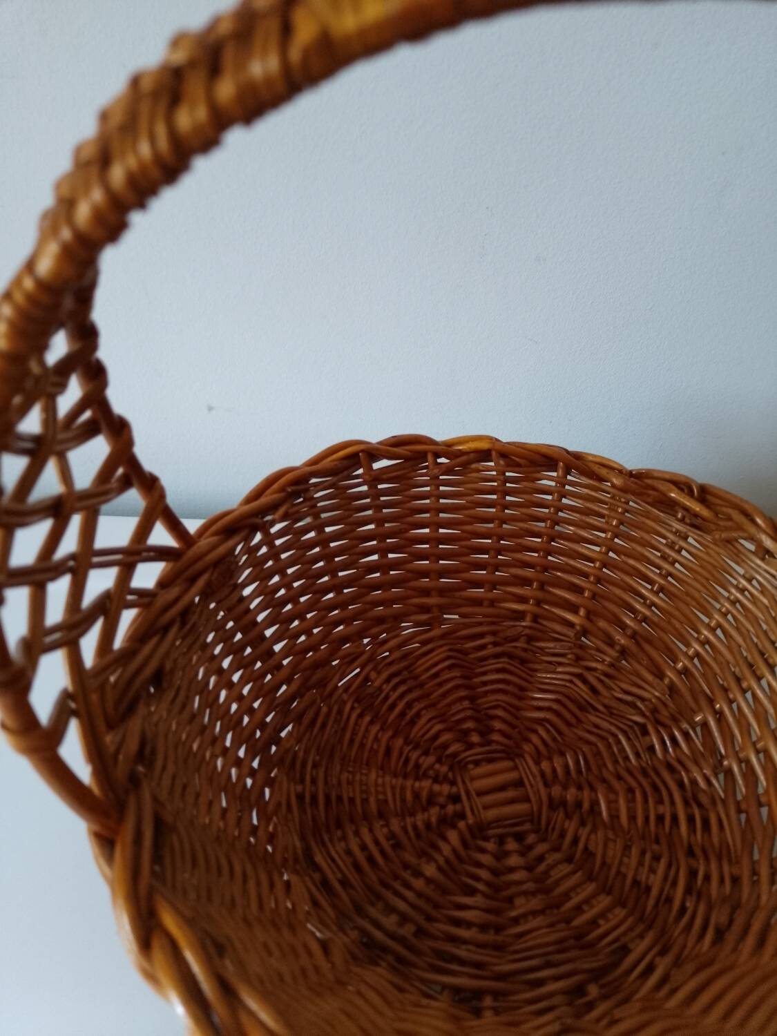 Woven wicker basket