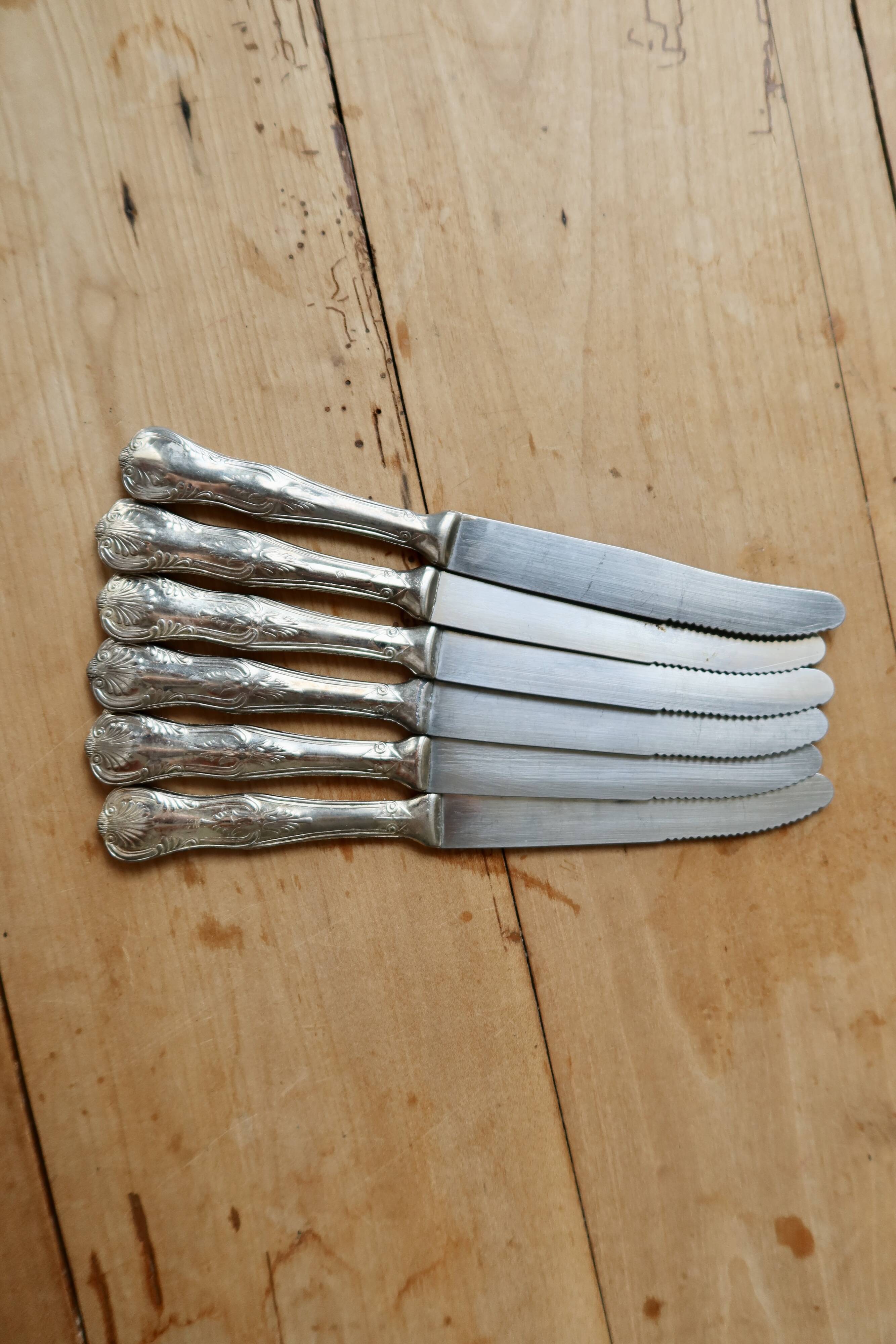 Antique silver plated mismatched cutlery - Forks and knives