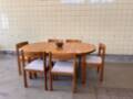 Table à manger ronde extensible en pin par Furusnickarn AB