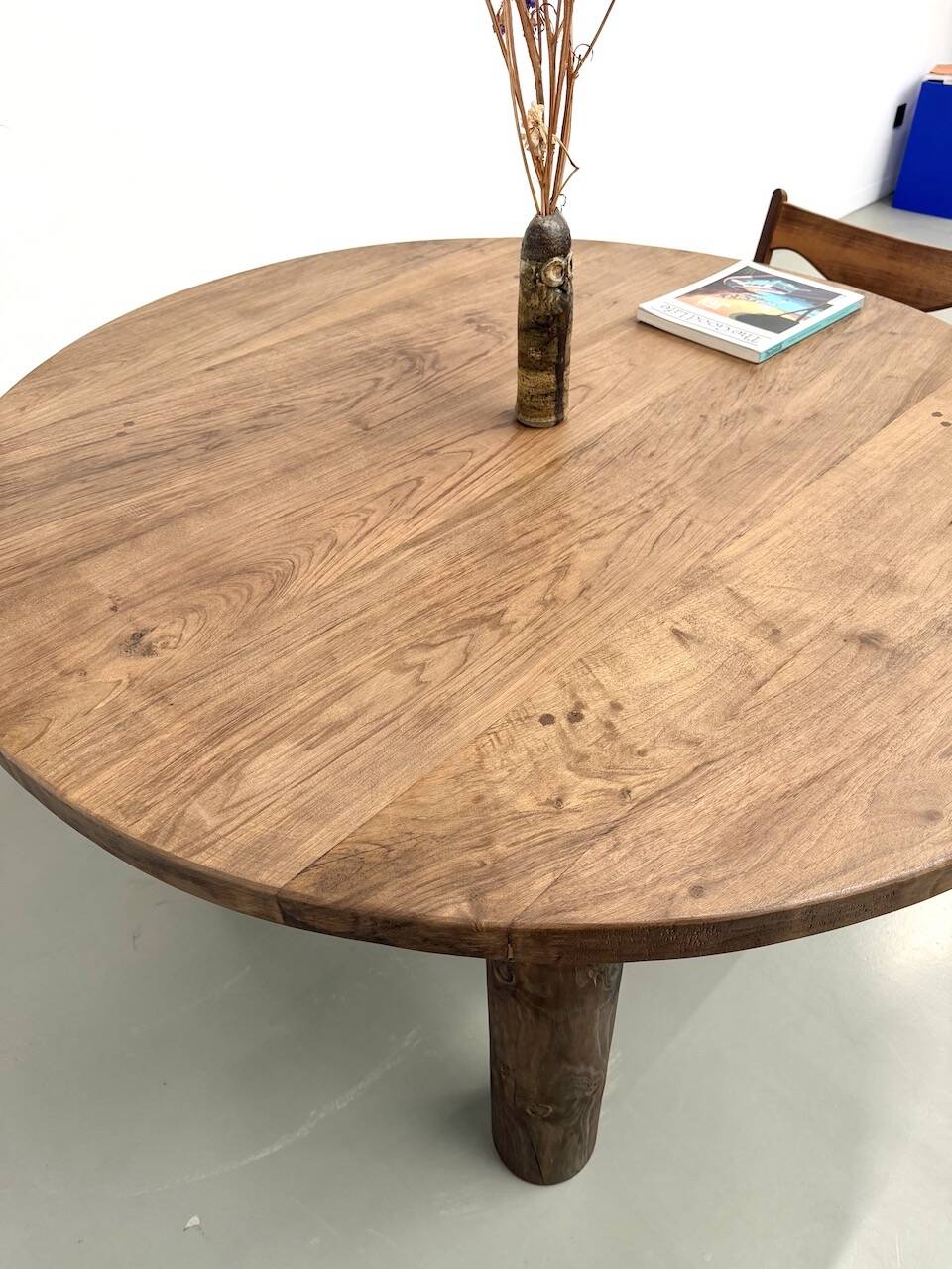 Table ronde années 50 constructiviste noyer
