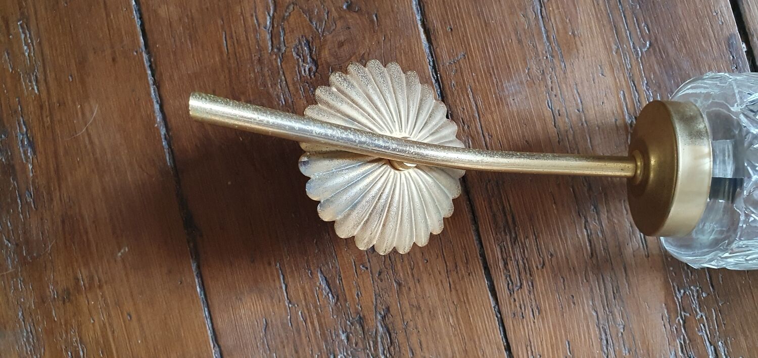 Pair of tulips and rosette wall lamp