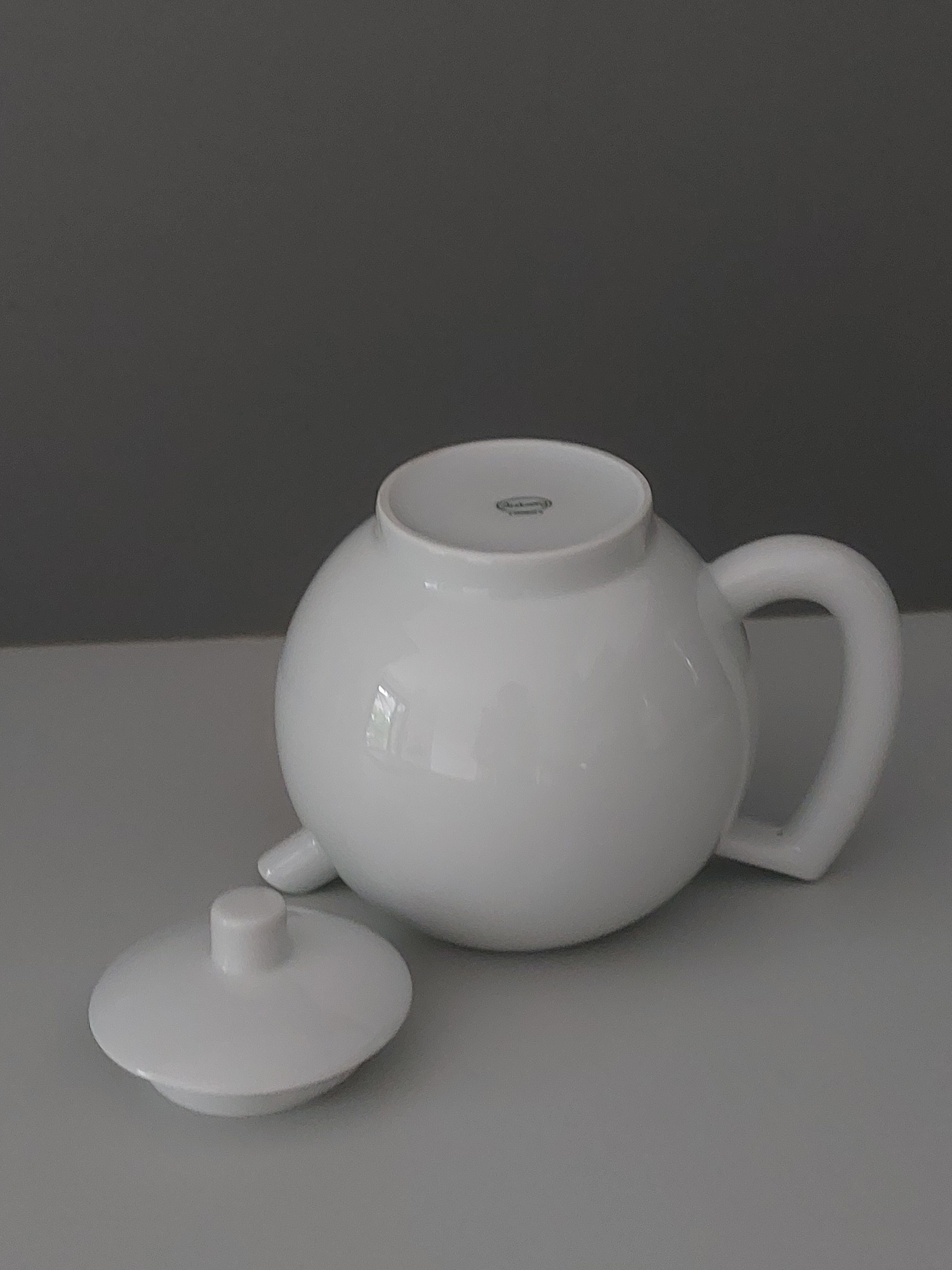 Théière en porcelaine blanche de la Manufacture Arzberg, West Germany