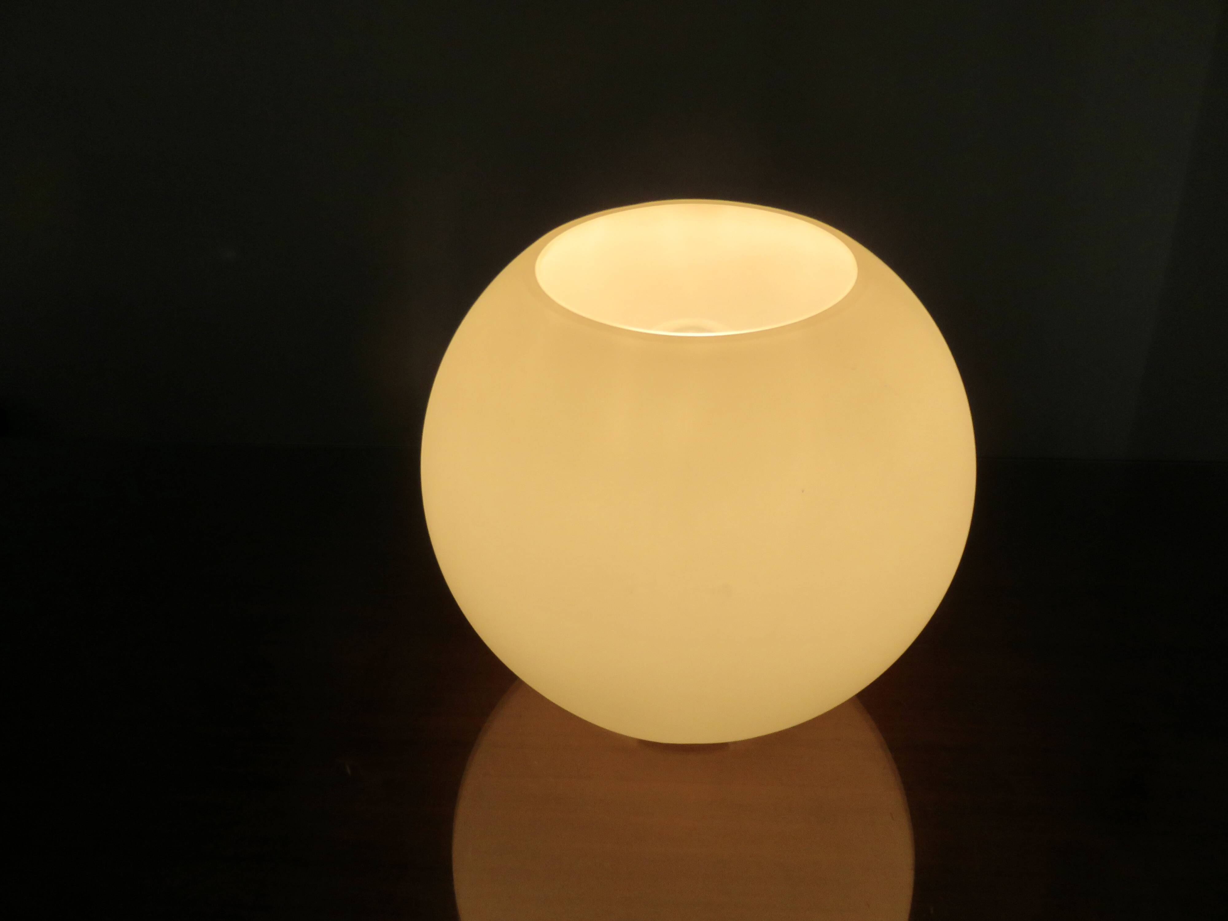 Lampe en opaline blanche 1980