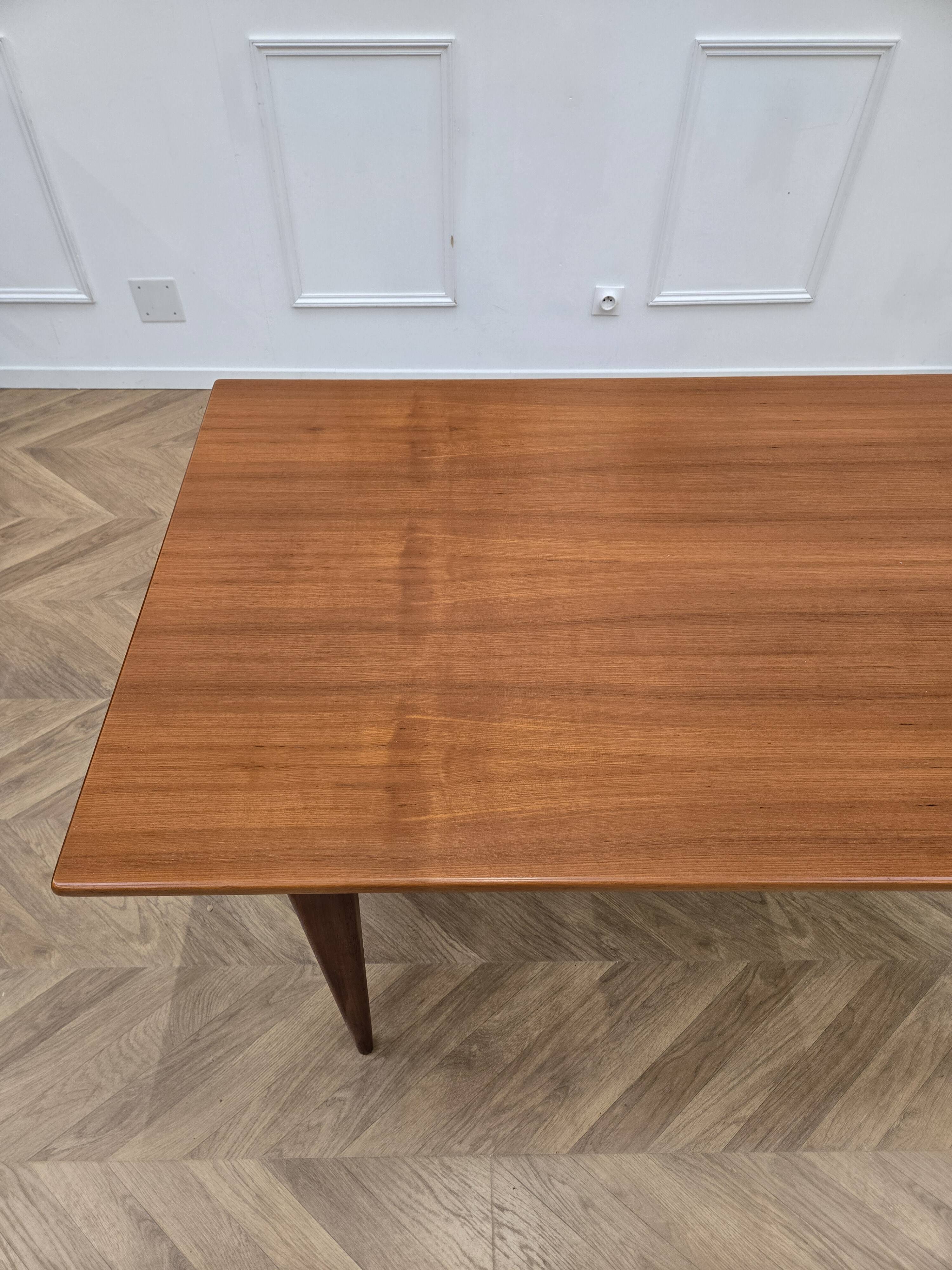 Scandinavian table