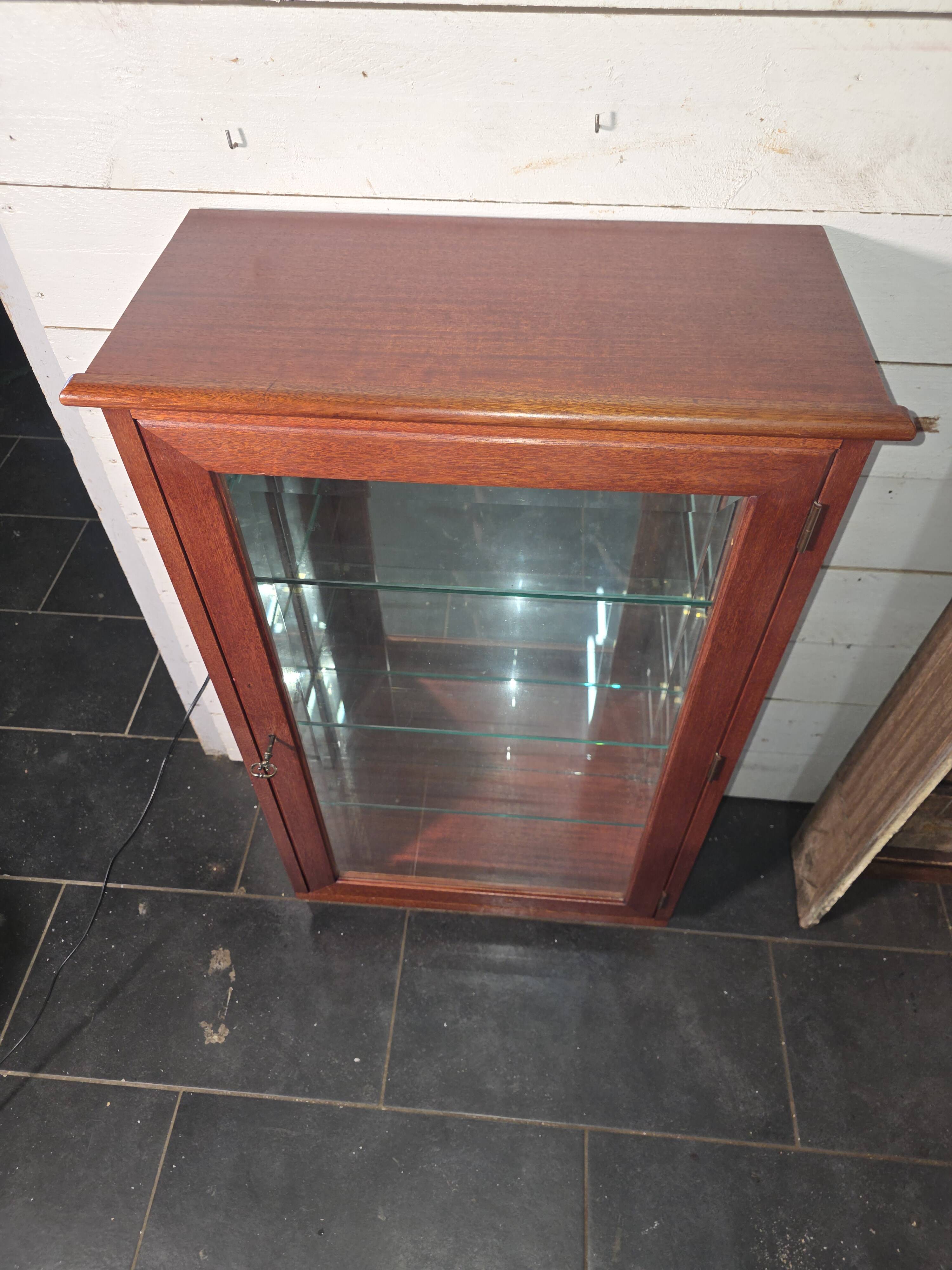 Mahogany display cabinet 20th century