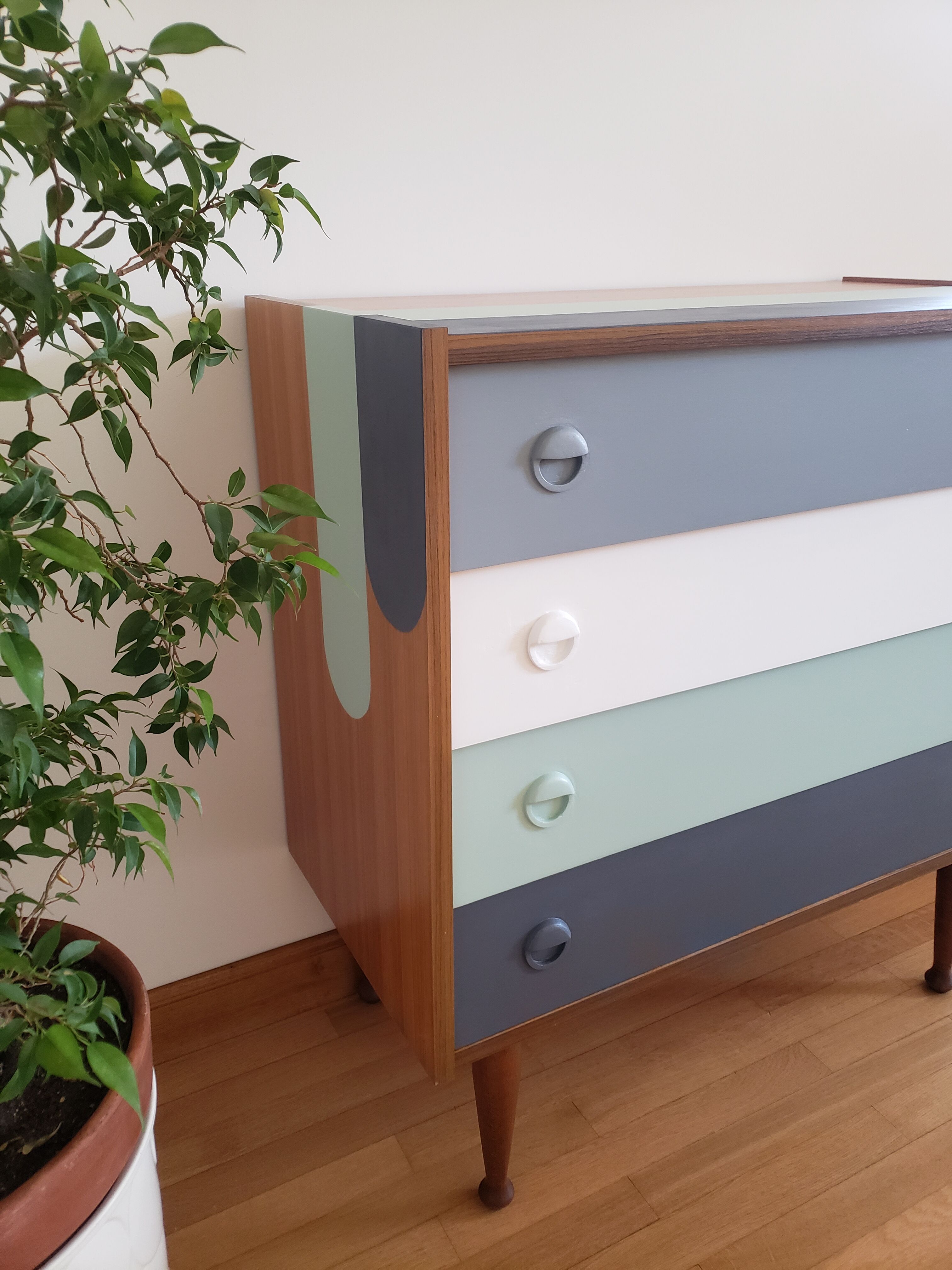 Dresser 60s restyled