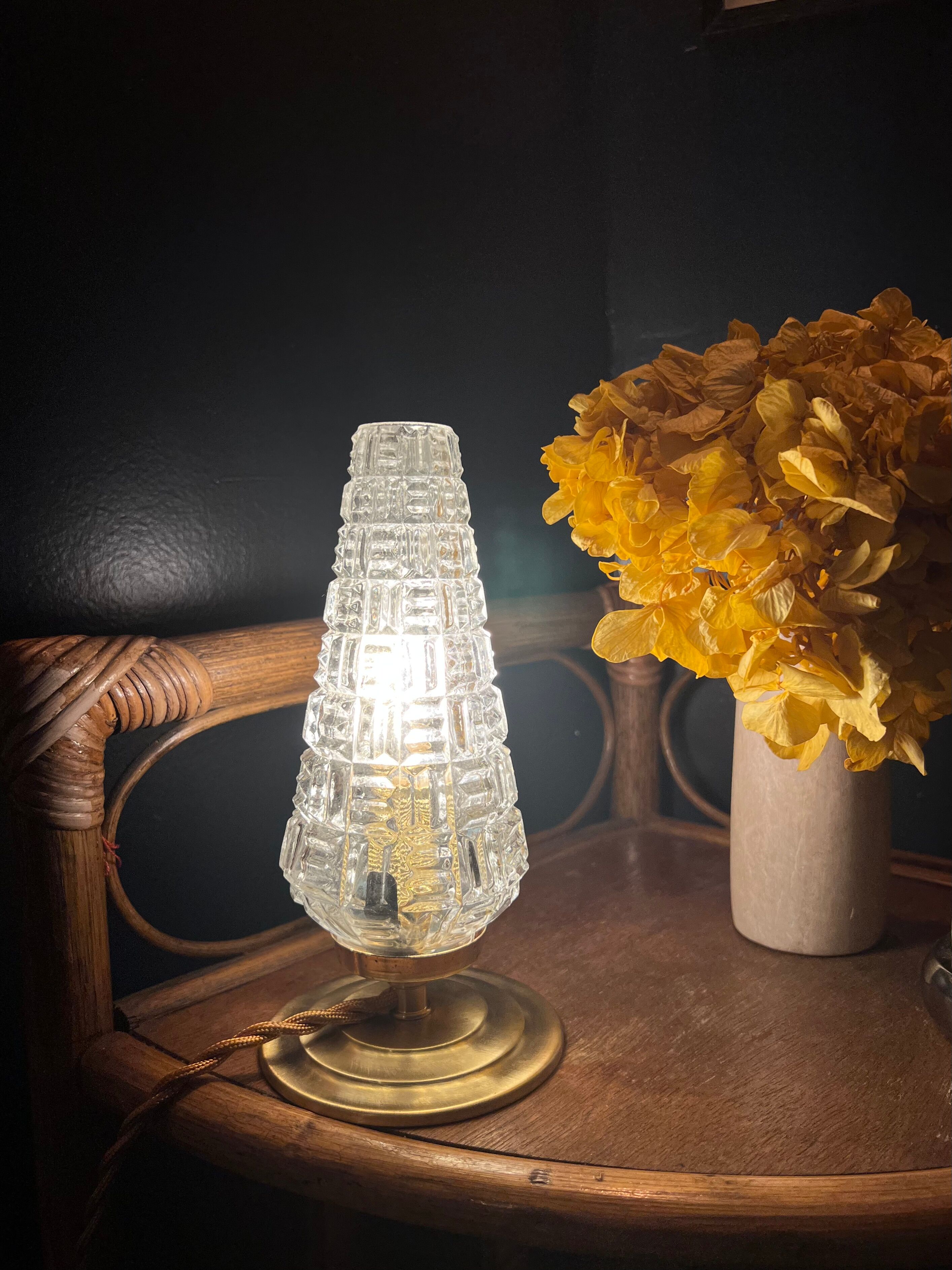 Table lamp antique globe tulip molded glass vintage patterns 70'